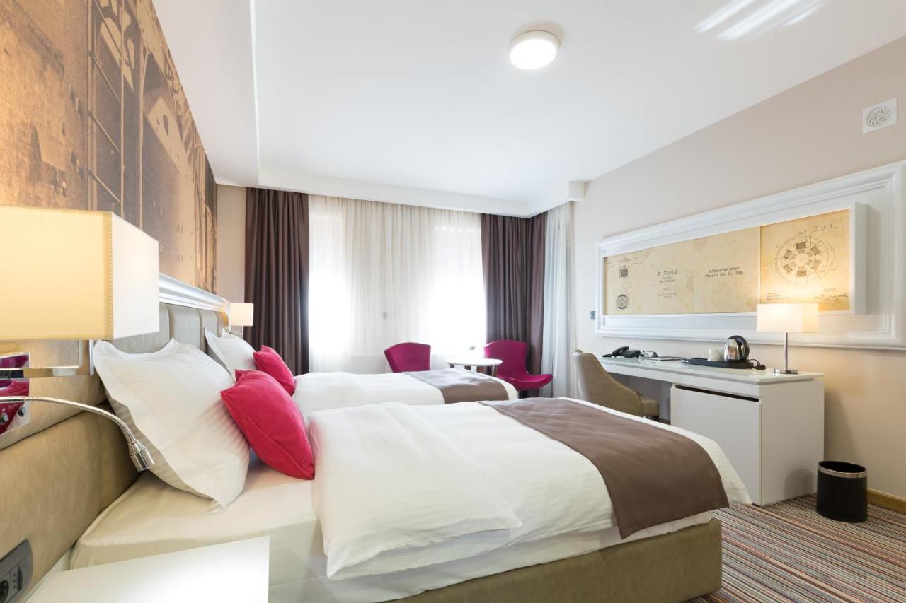 Hotel Tesla Smart Stay