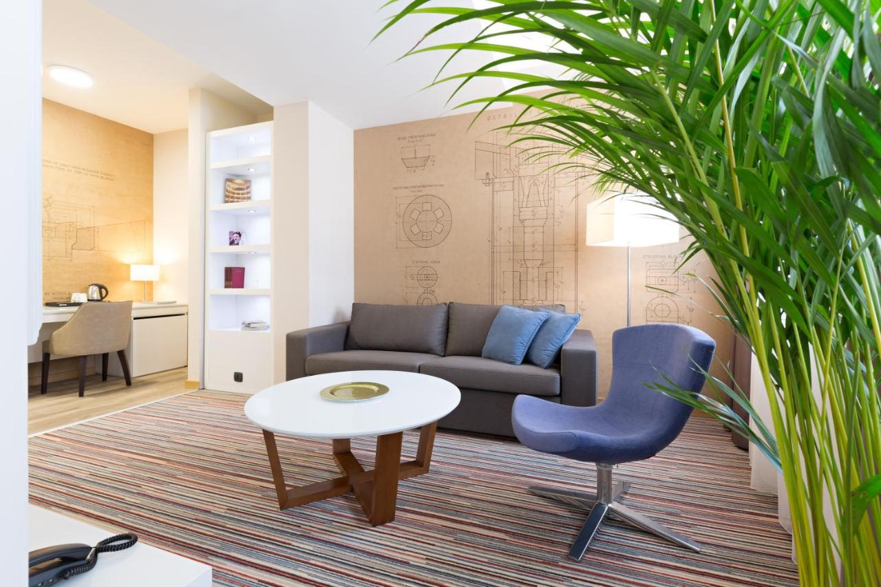 Hotel Tesla Smart Stay