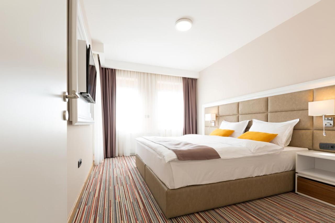 Hotel Tesla Smart Stay