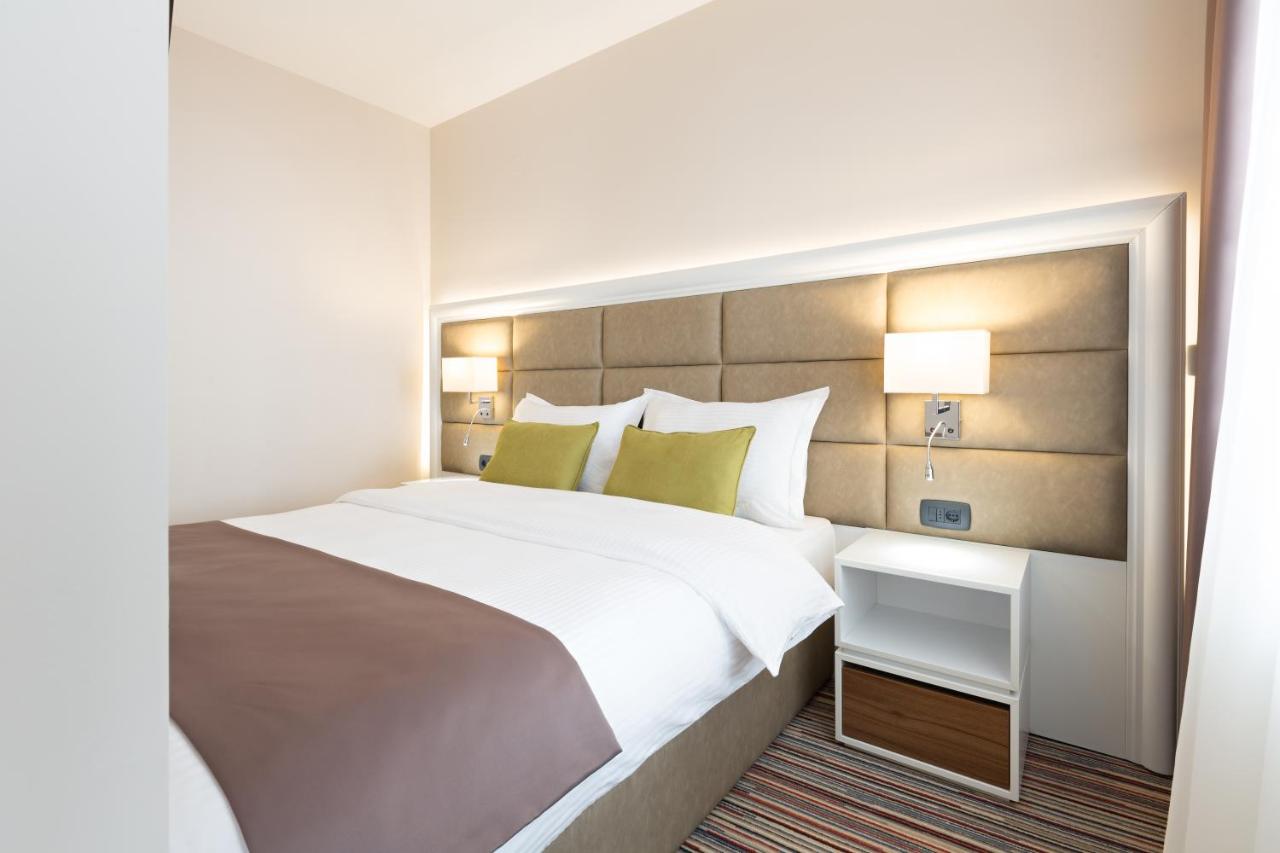 Hotel Tesla Smart Stay