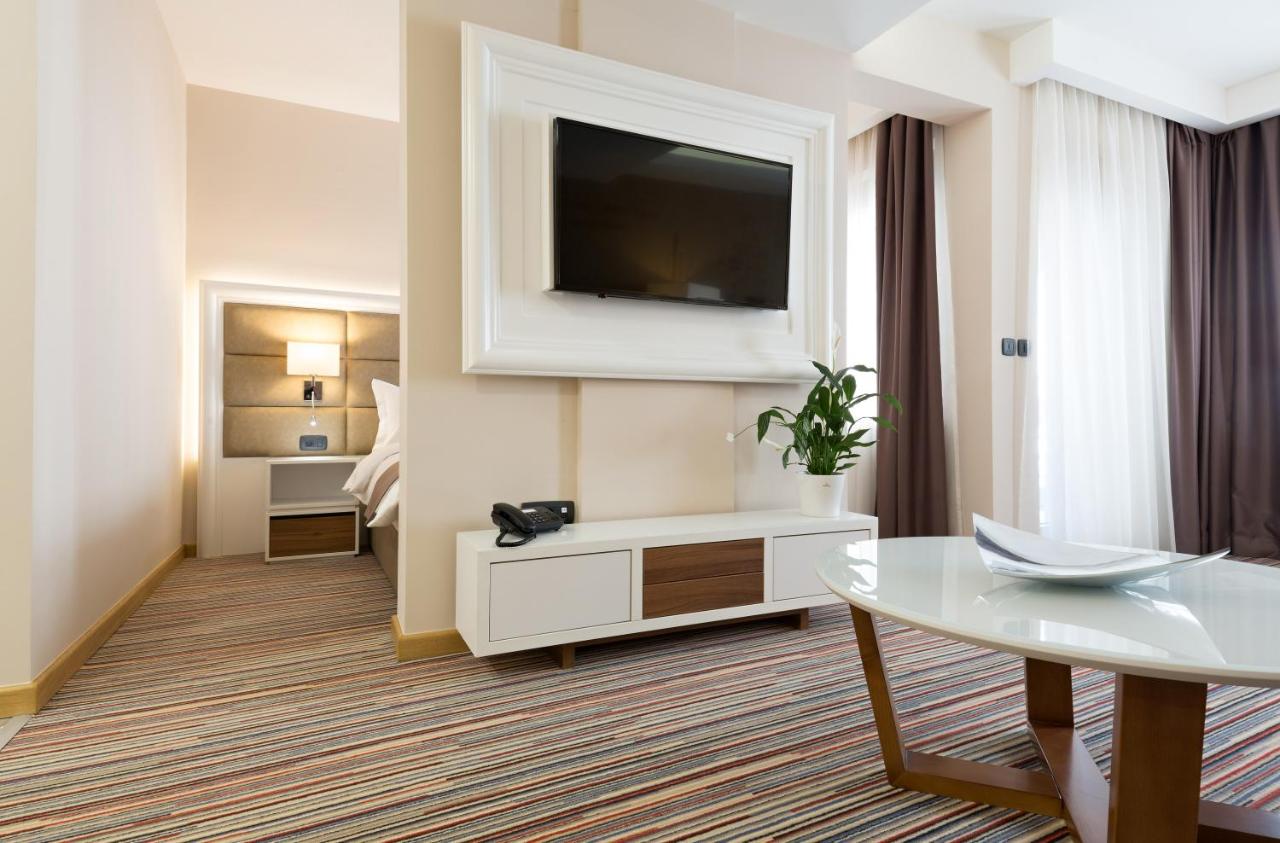 Hotel Tesla Smart Stay