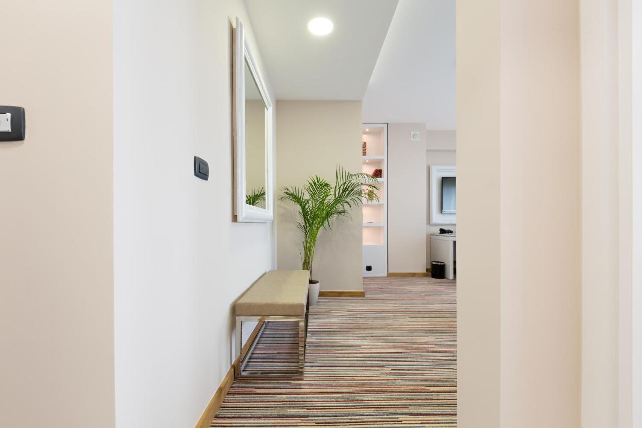 Hotel Tesla Smart Stay