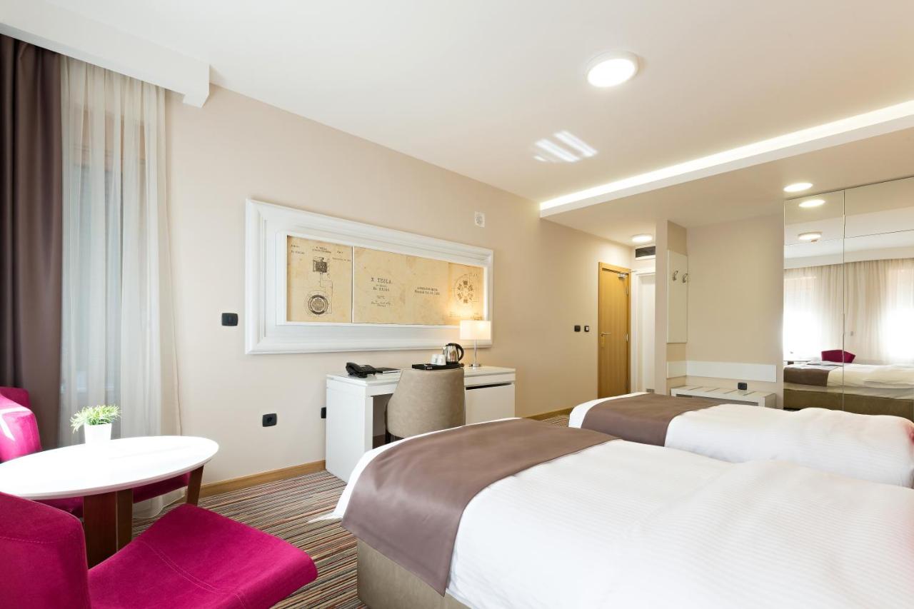 Hotel Tesla Smart Stay