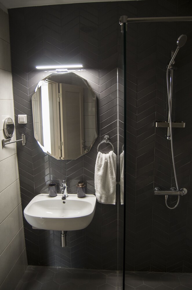K43 Rooms And Apartments