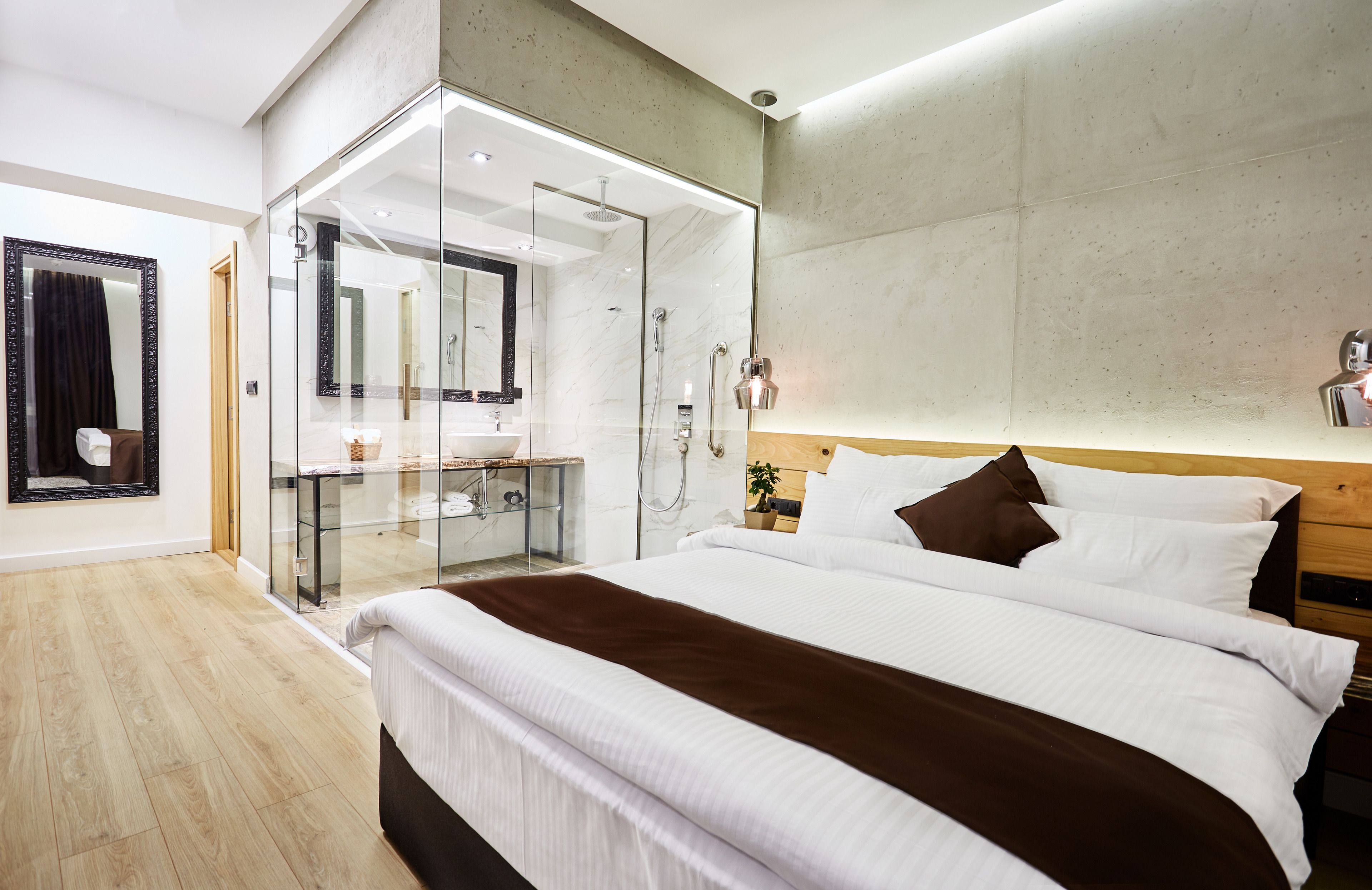 One Luxury Suites