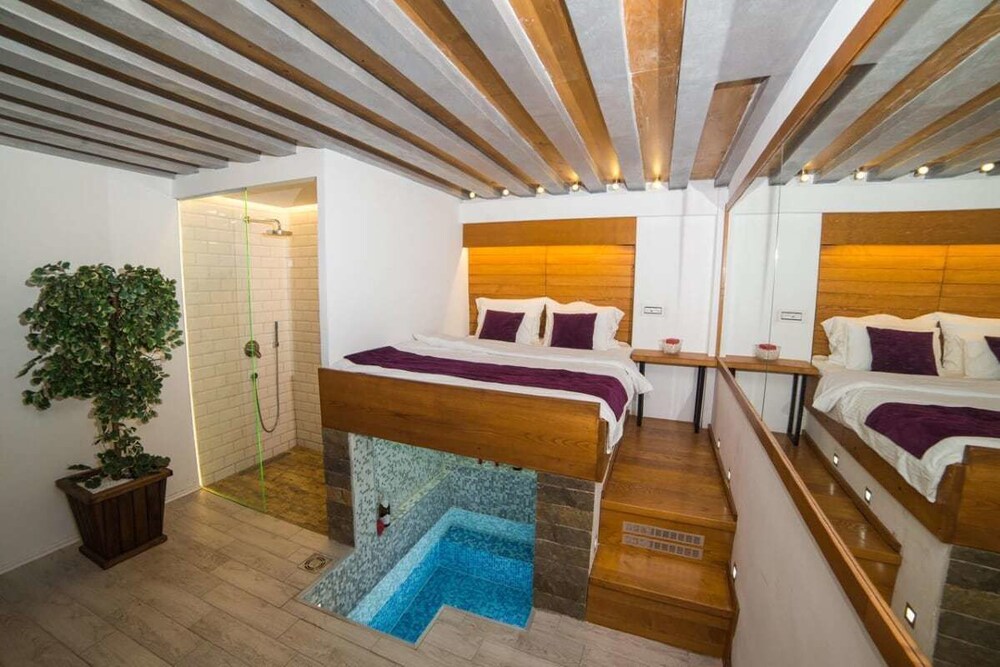 Royal Gold Apartments