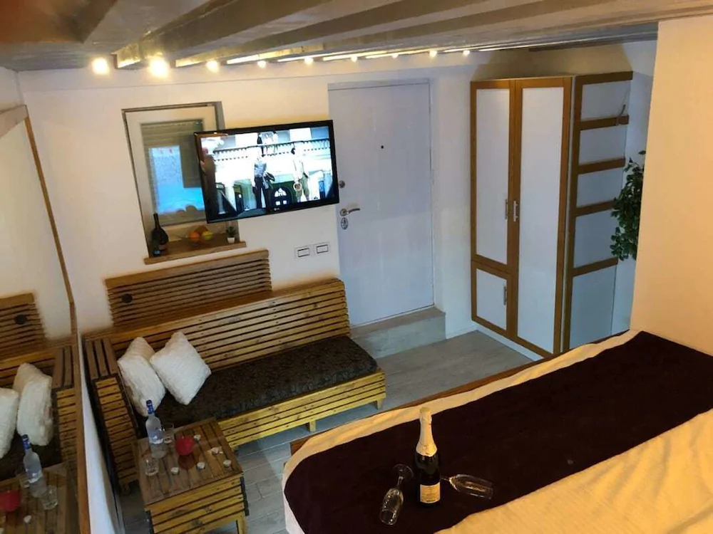 Royal Gold Apartments
