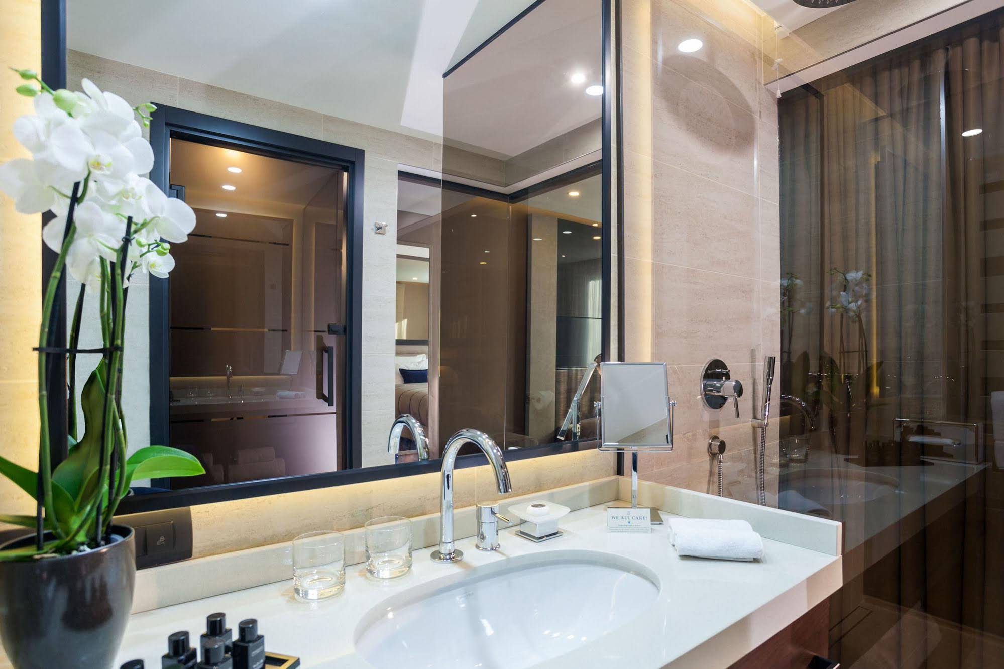 Saint Ten Hotel