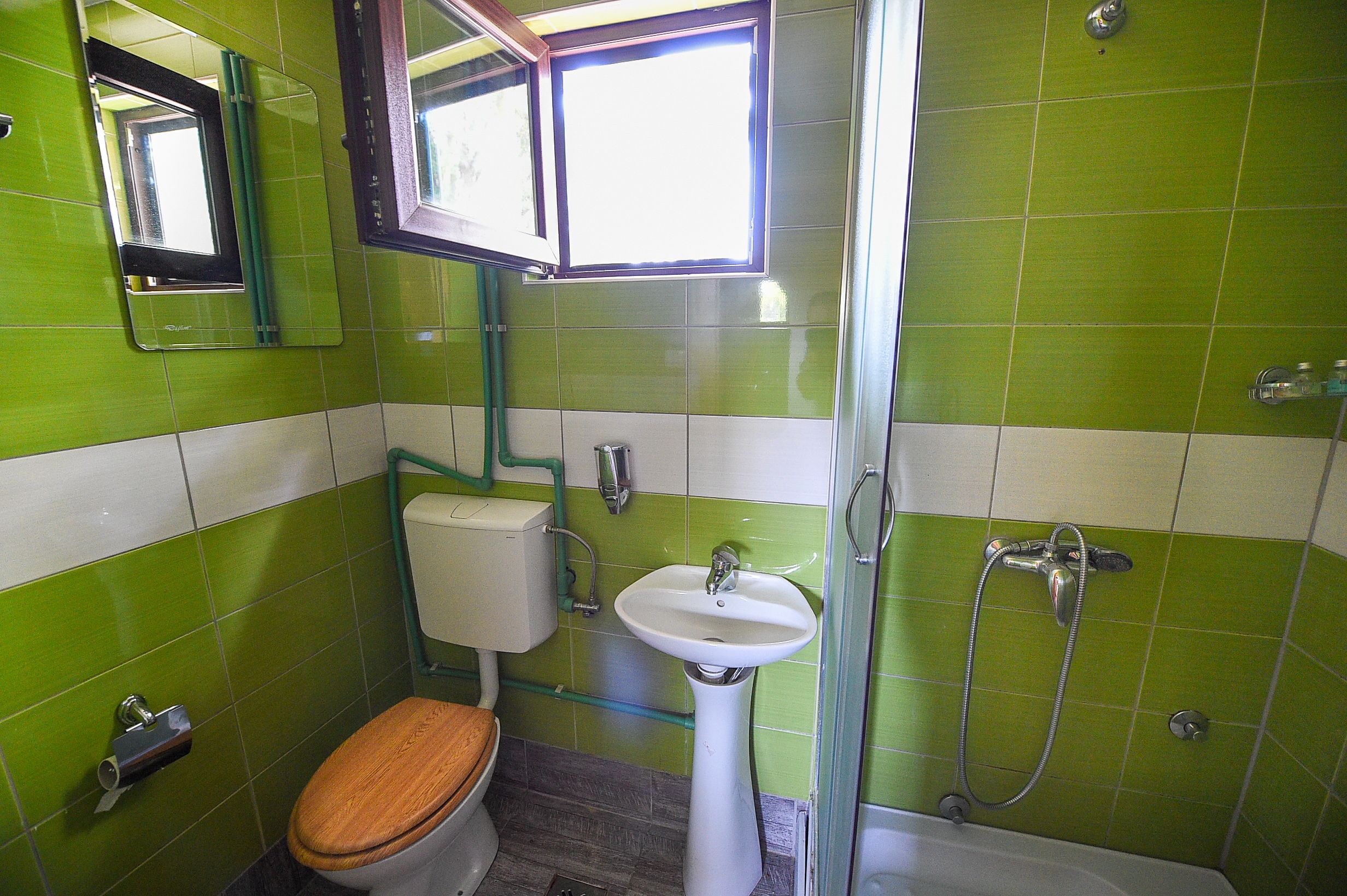 San Art Floating Hostel