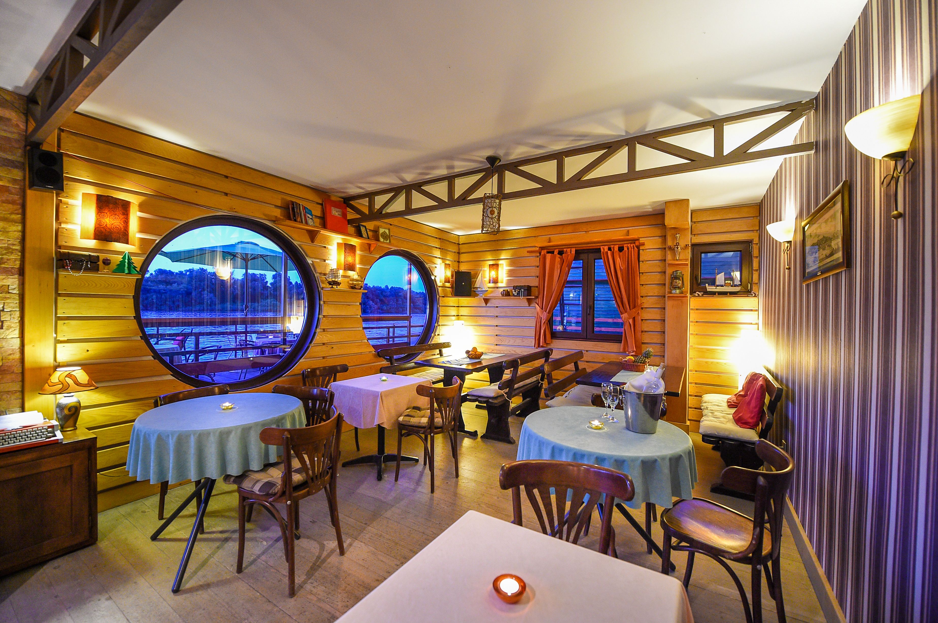 San Art Floating Hostel
