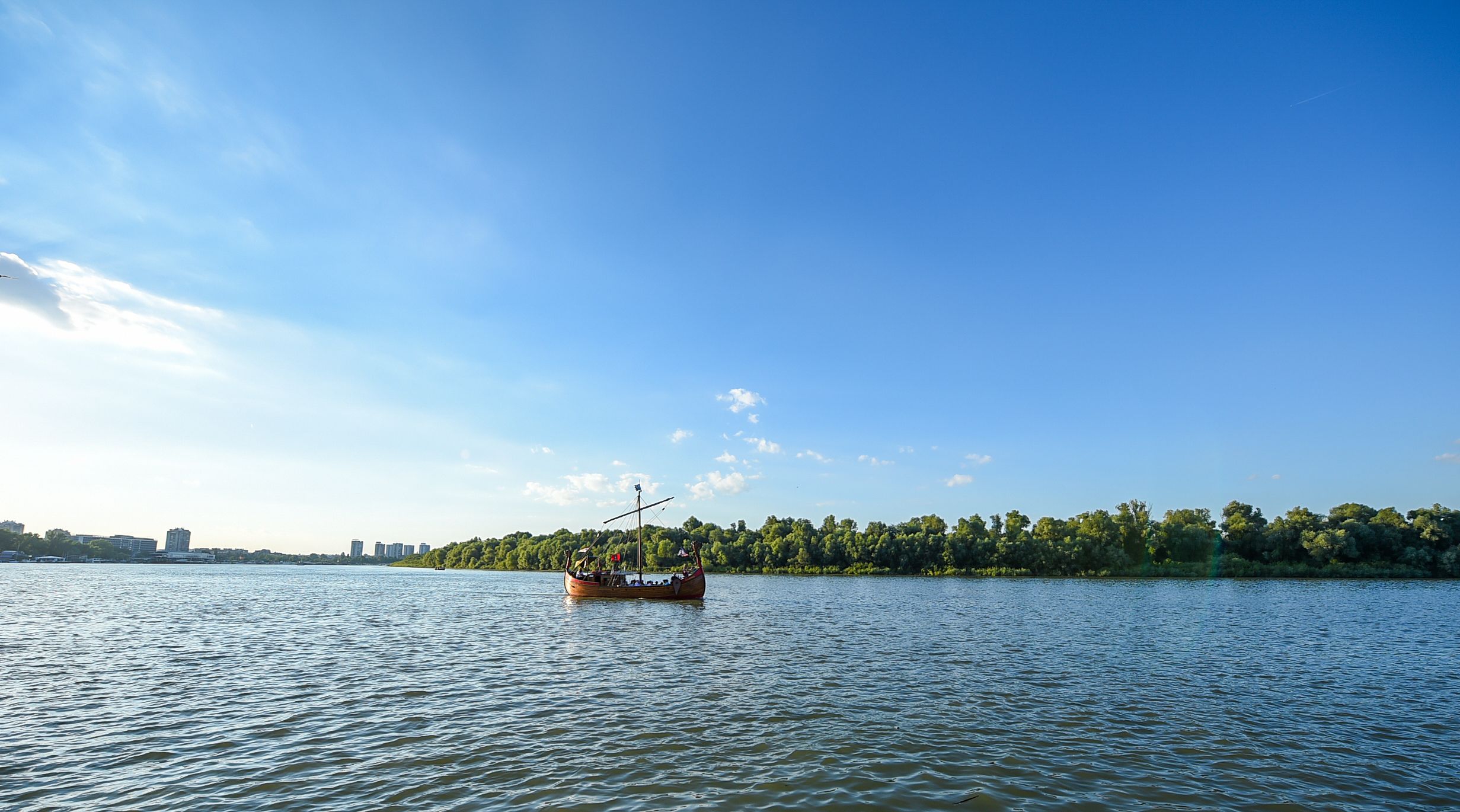 San Art Floating Hostel