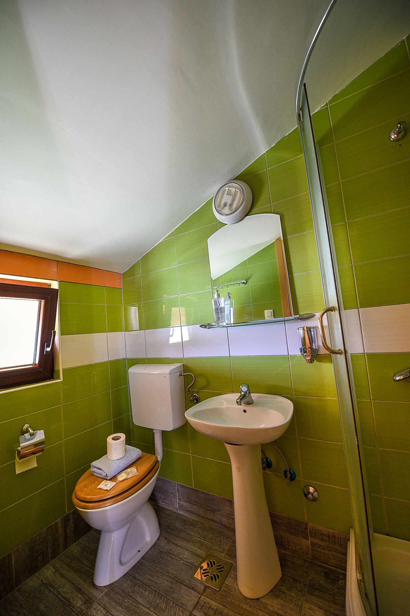 San Art Floating Hostel