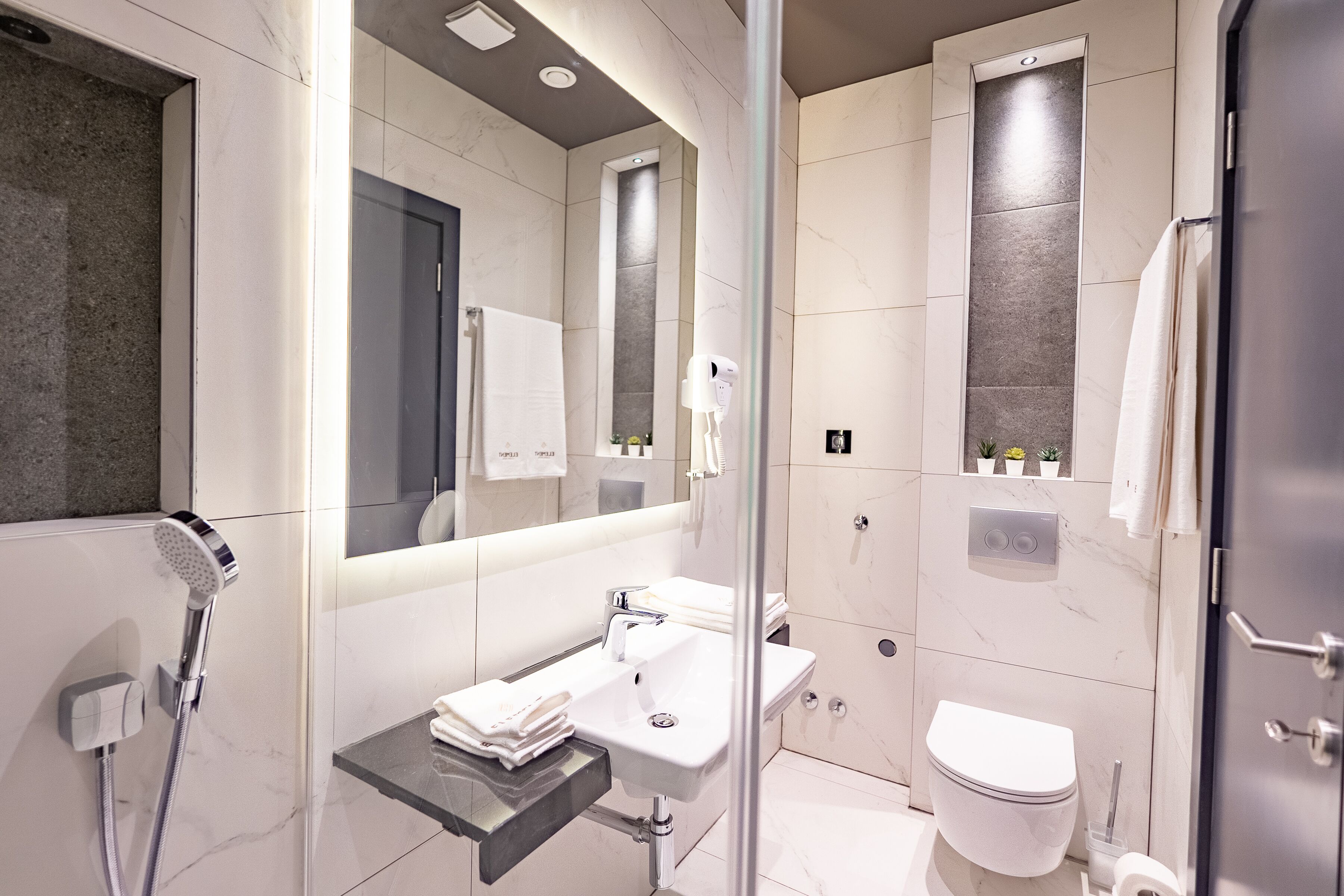 Hotel Element