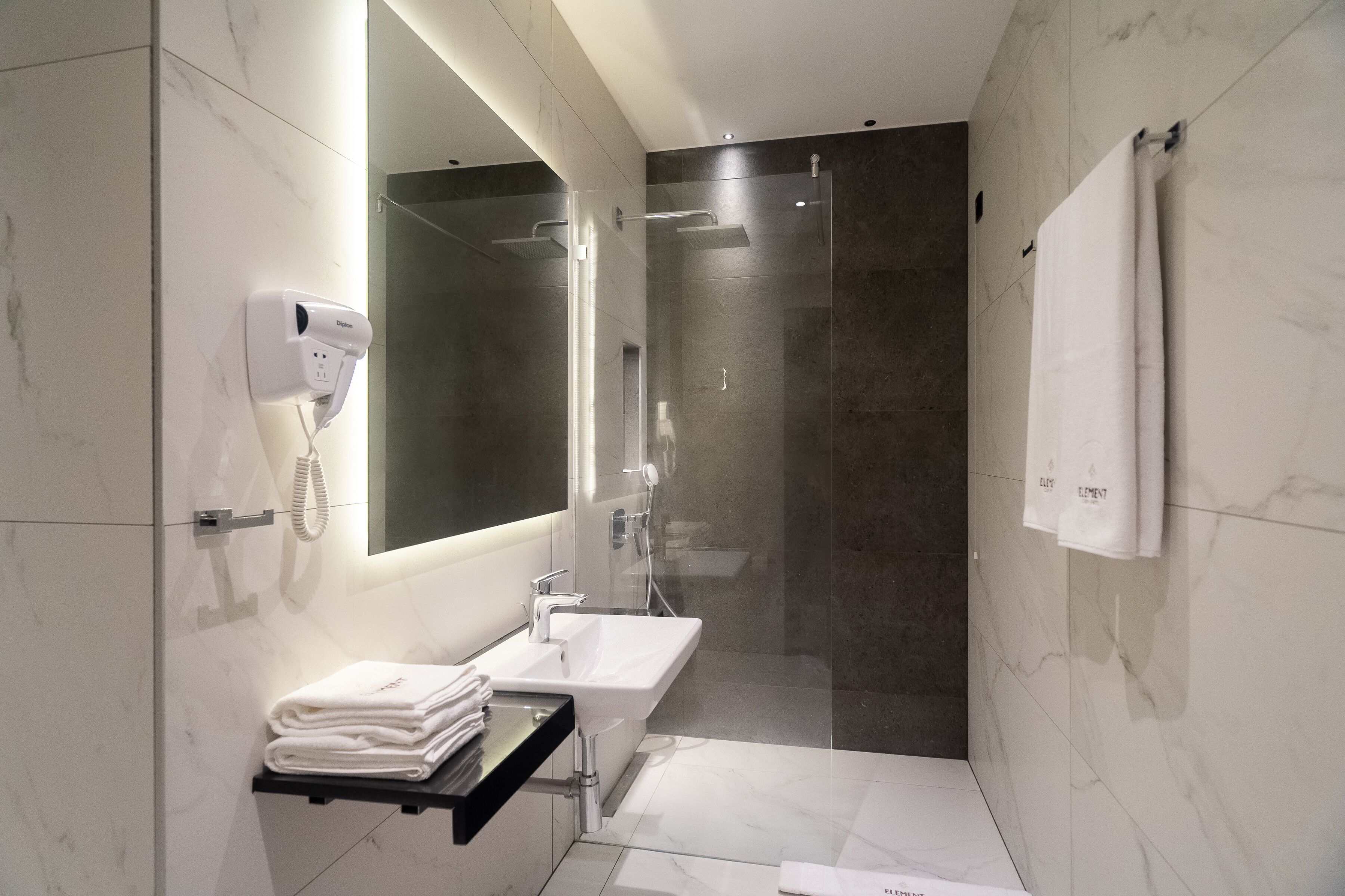 Hotel Element