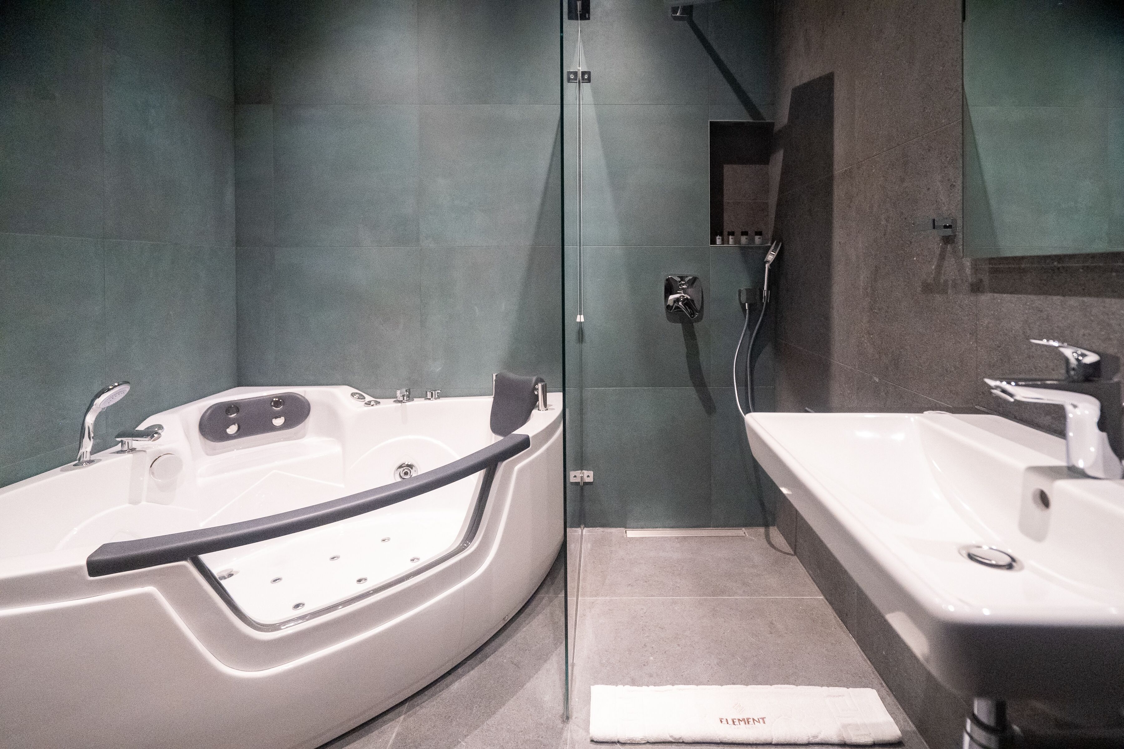 Hotel Element