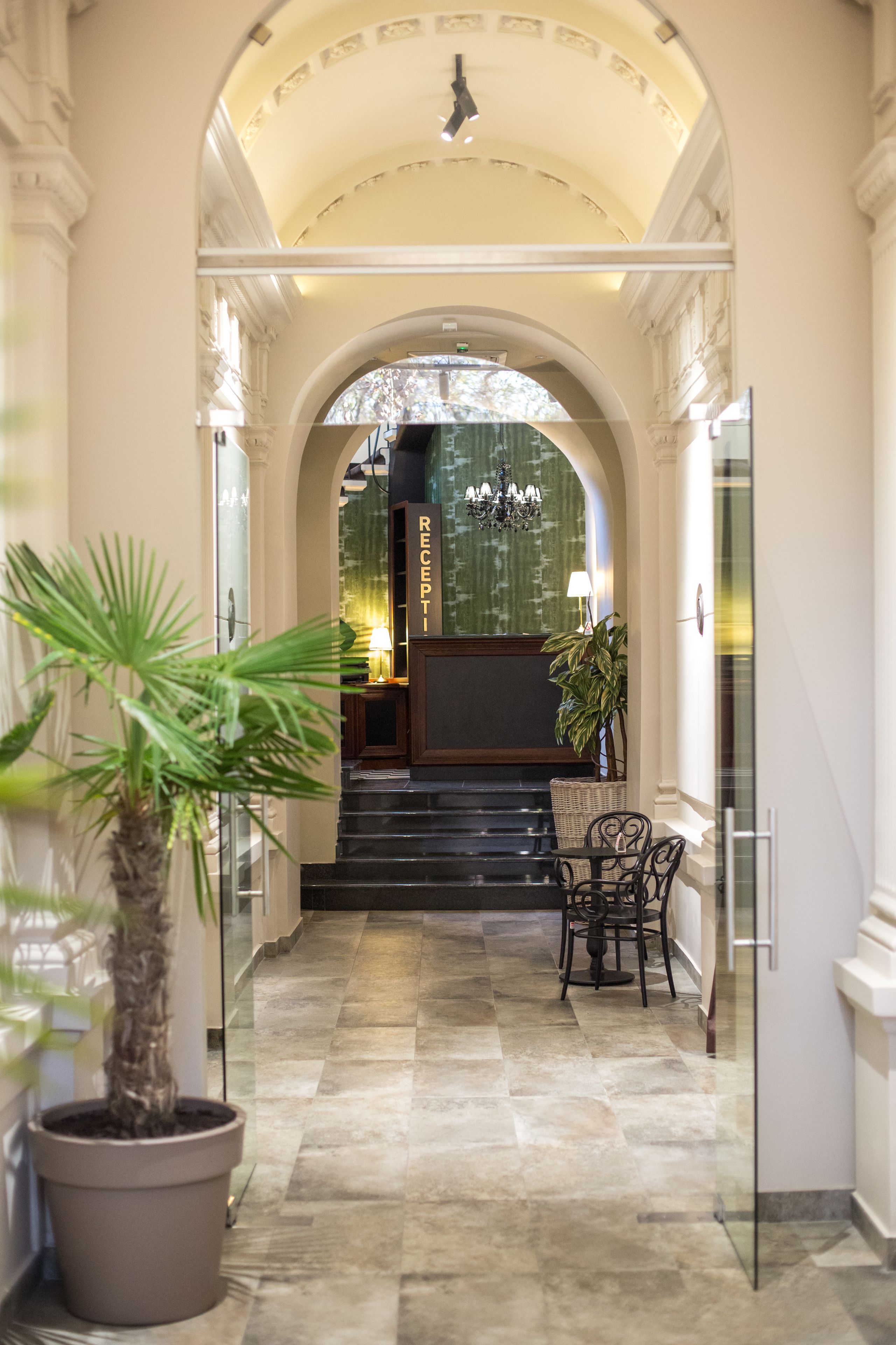 Hotel Grand Hedonist