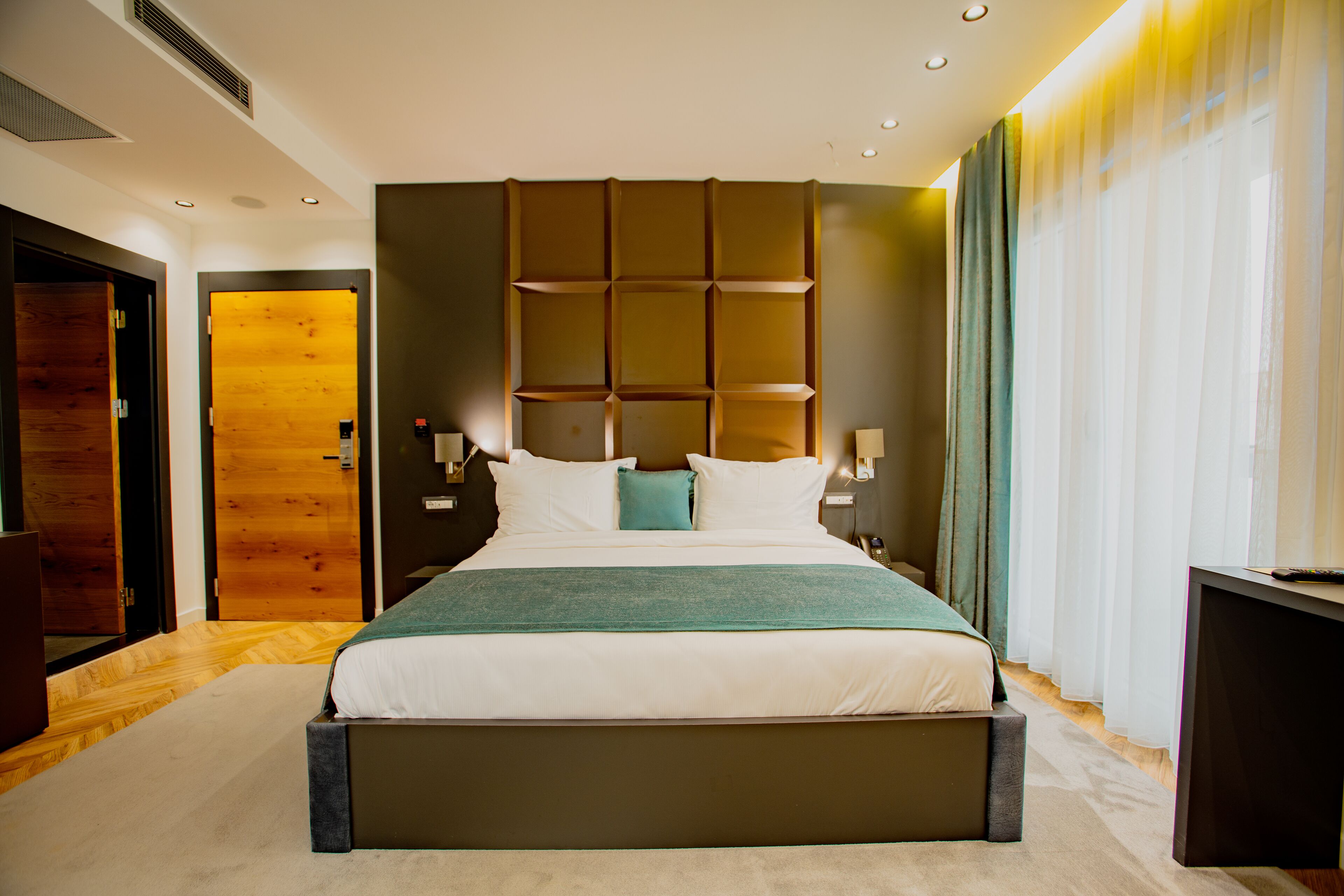 Ador Hotel