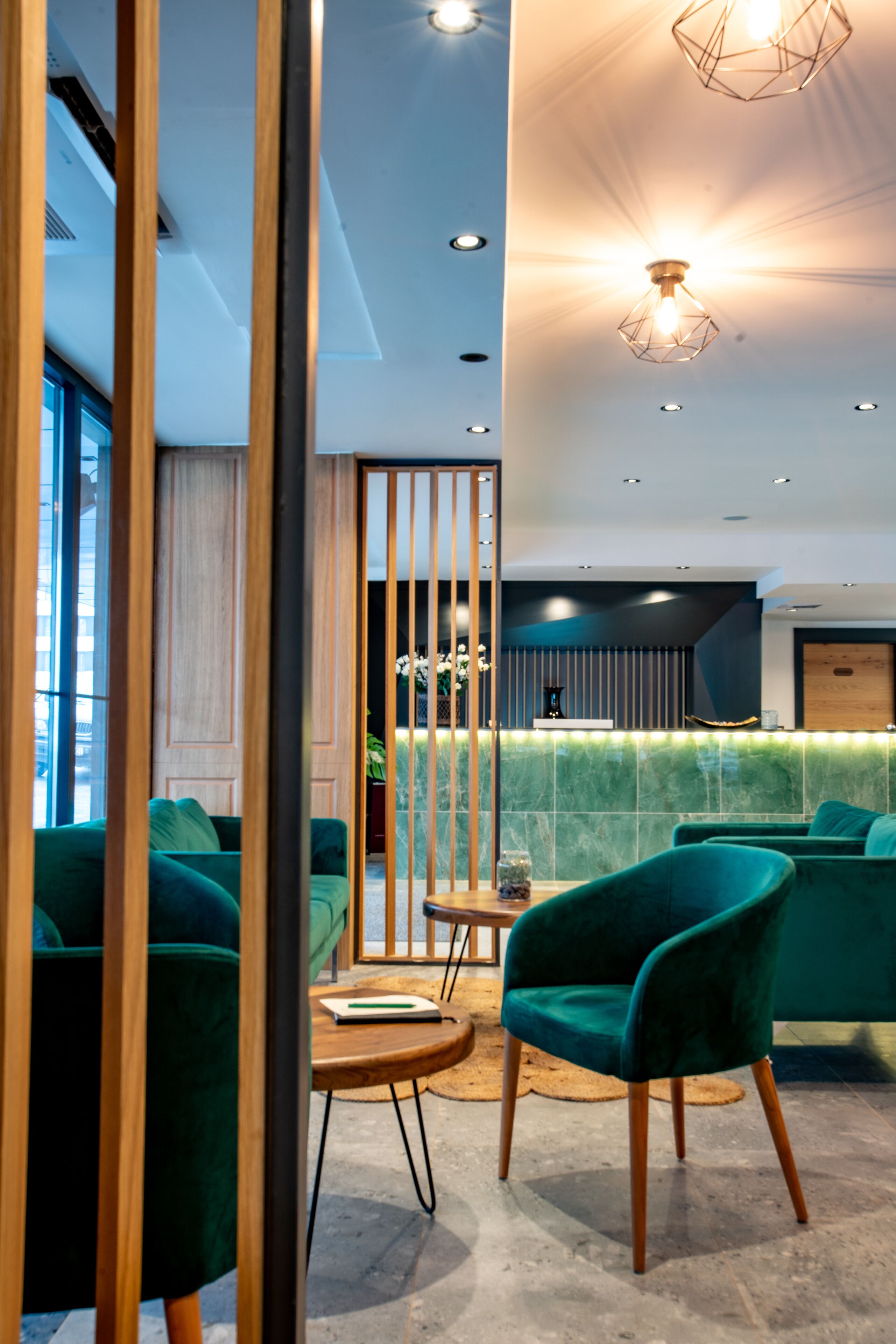 Ador Hotel