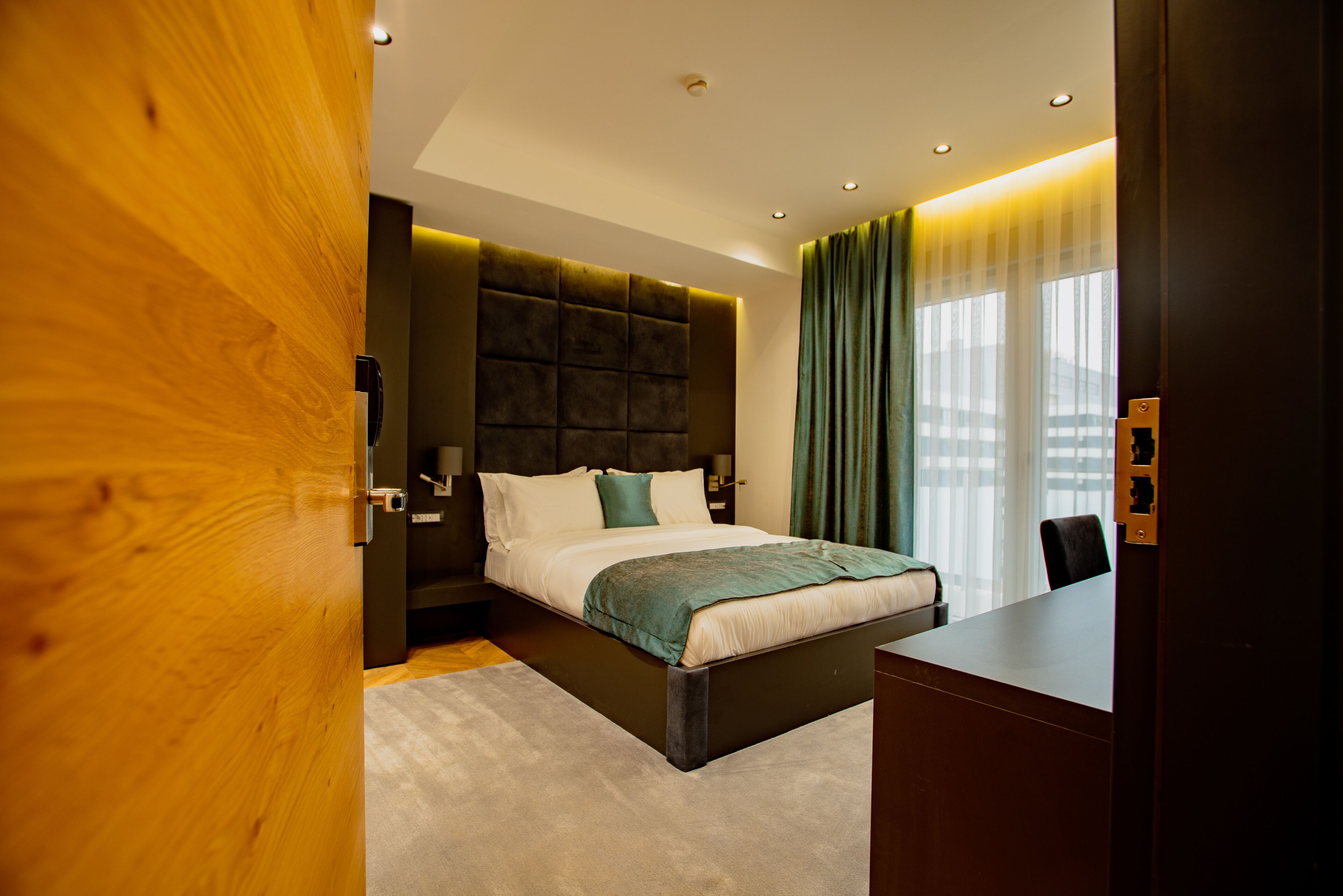 Ador Hotel