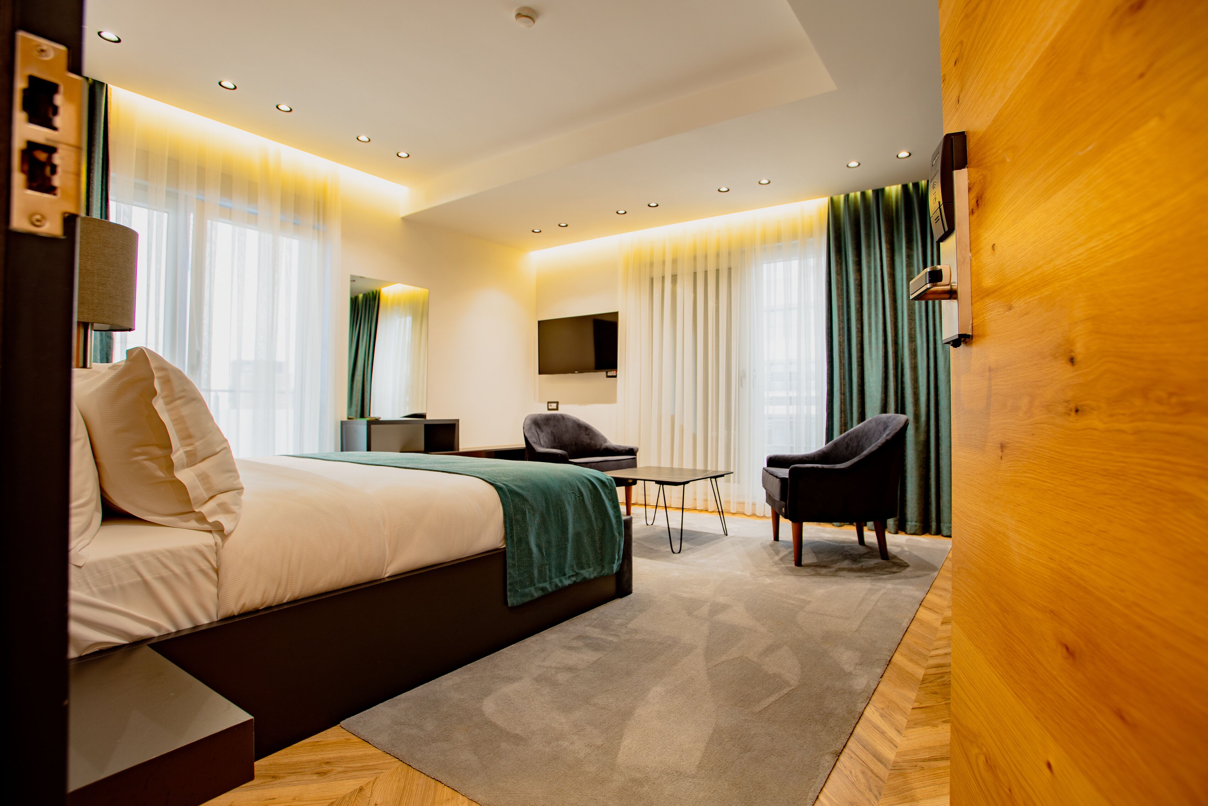 Ador Hotel
