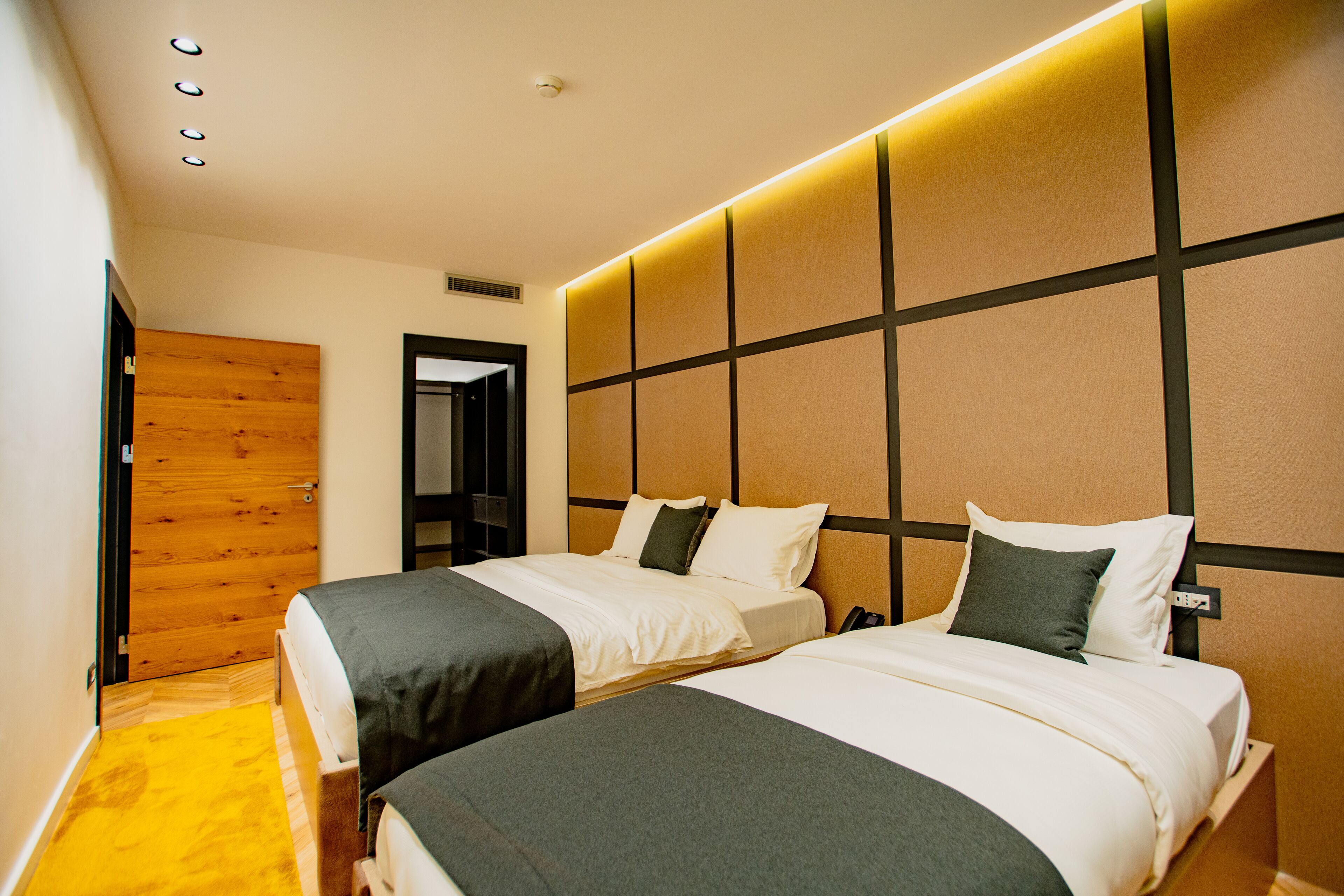 Ador Hotel