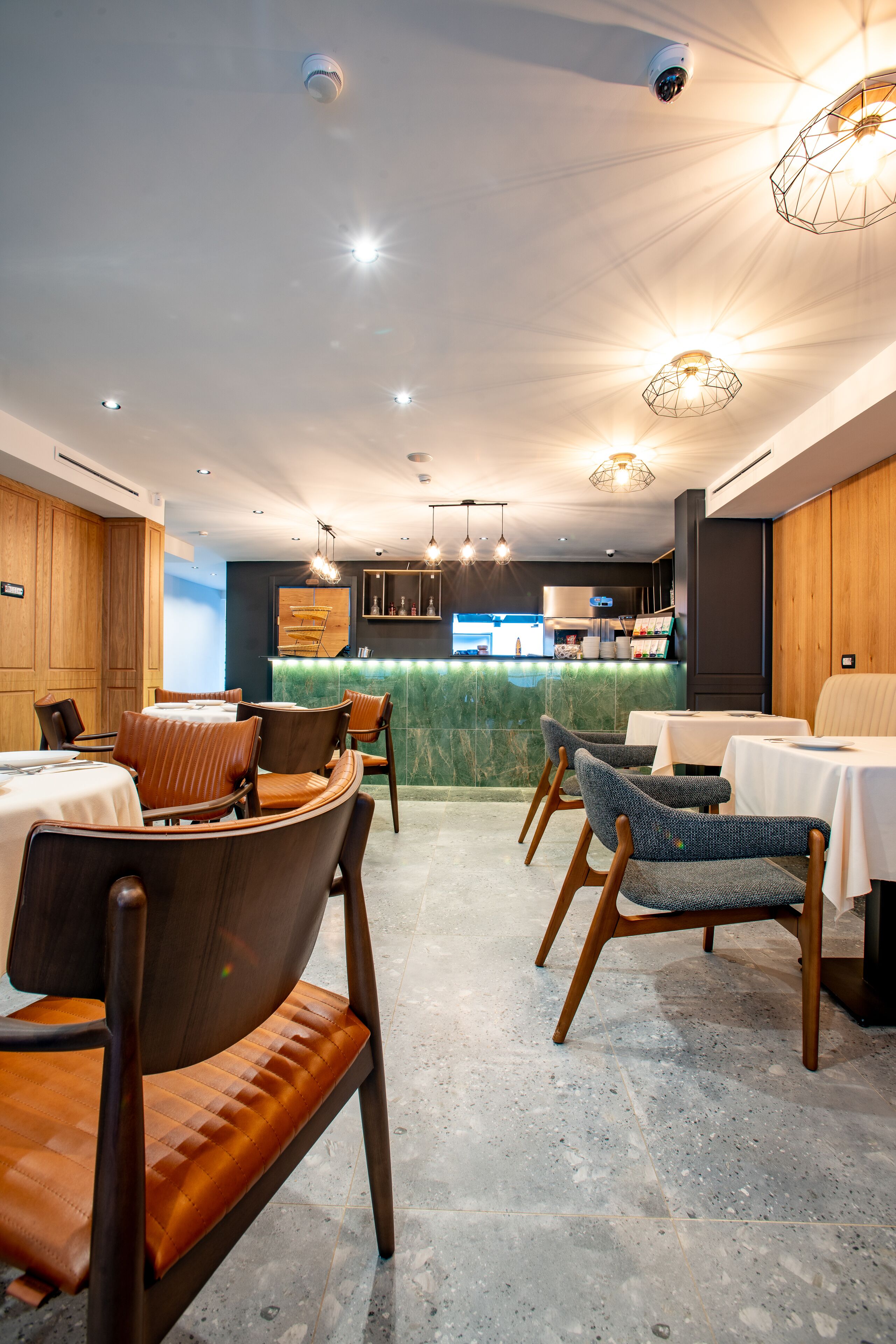 Ador Hotel