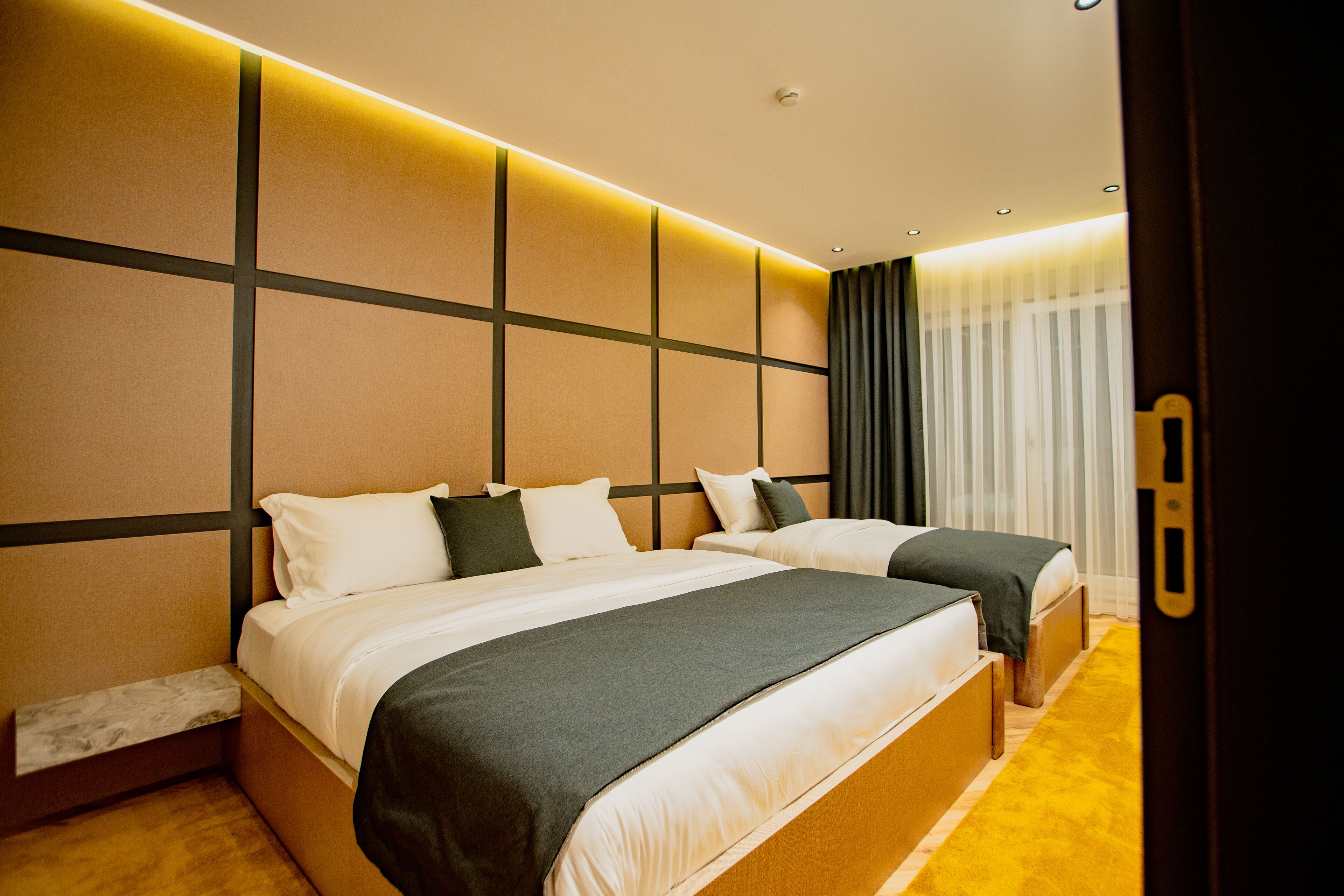 Ador Hotel