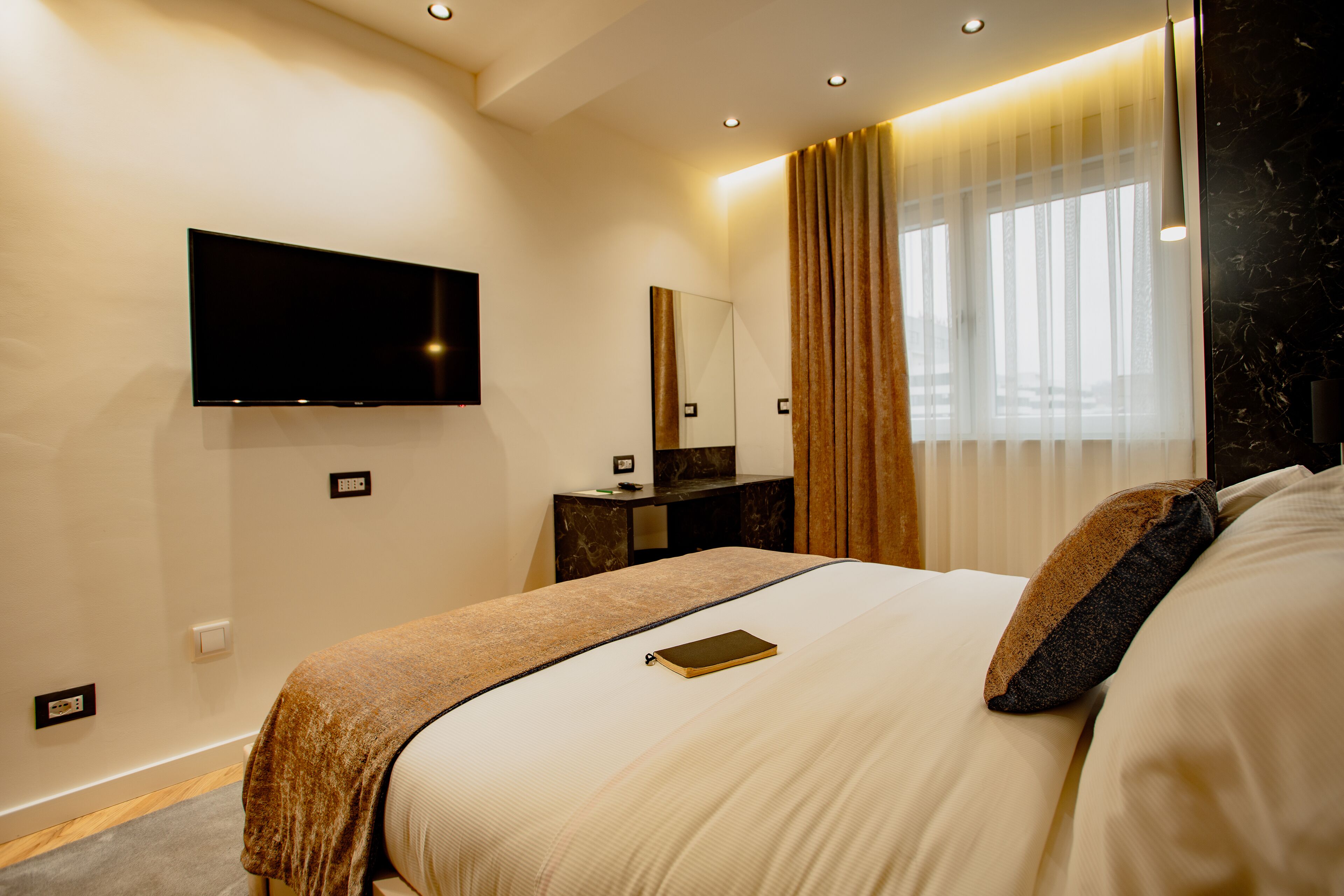 Ador Hotel