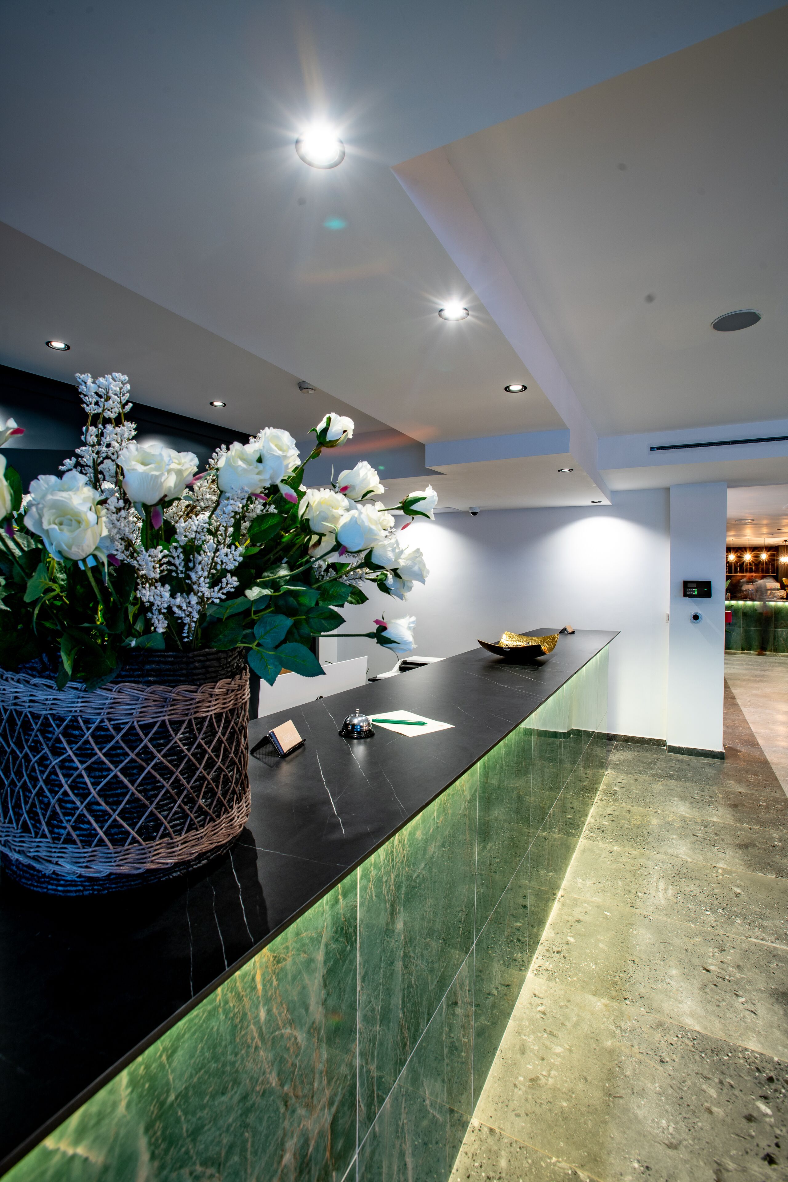 Ador Hotel