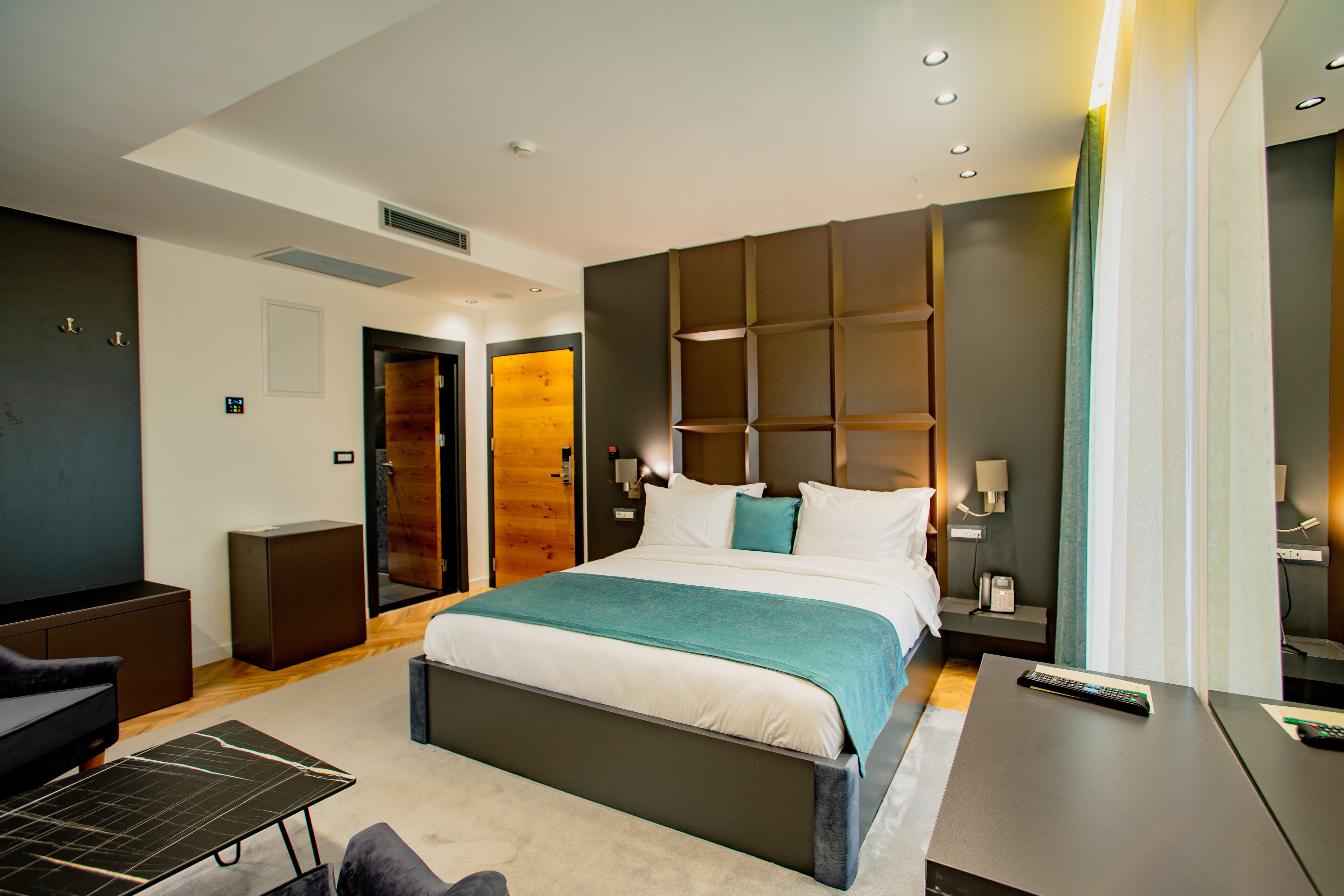 Ador Hotel