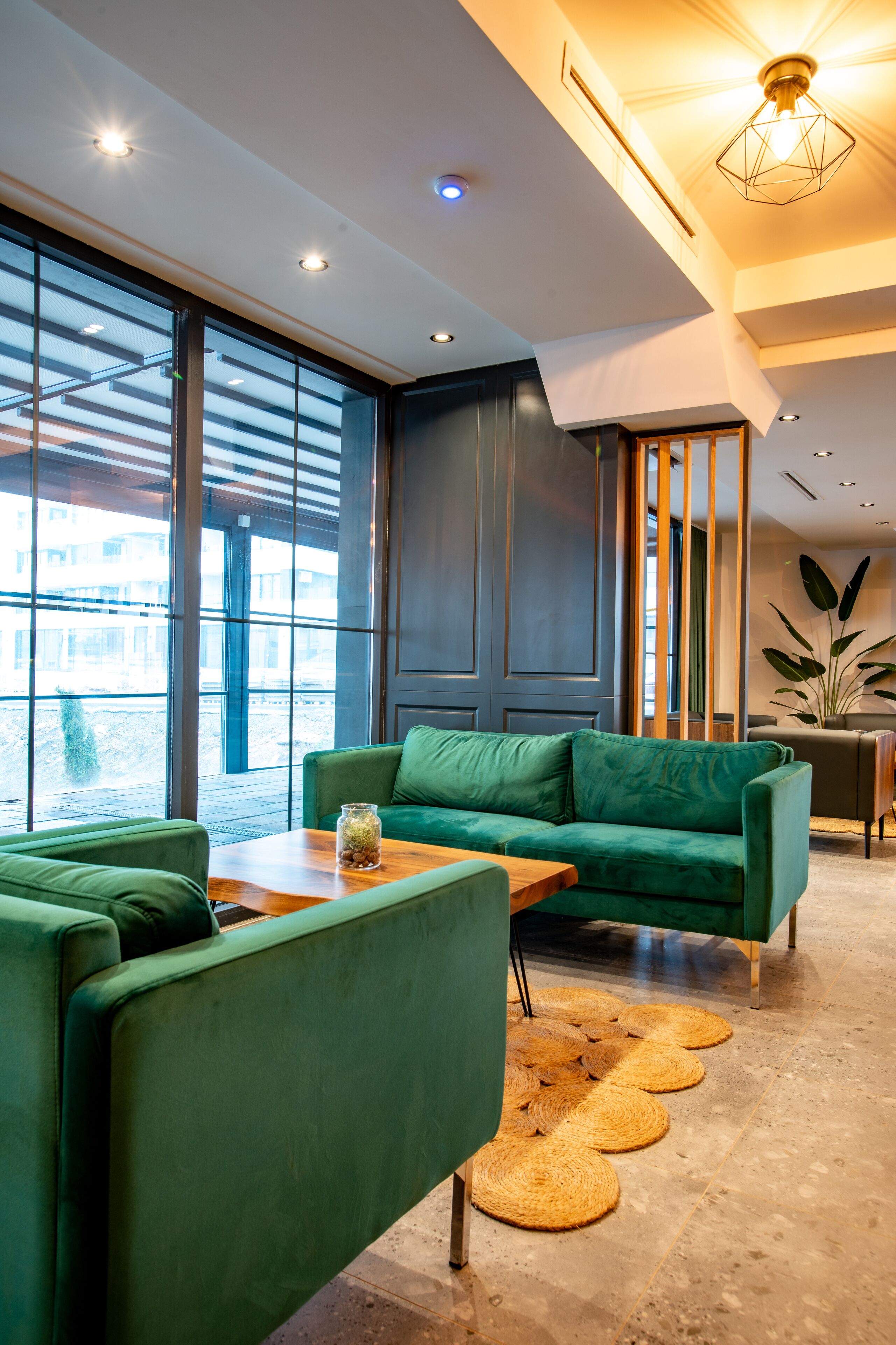Ador Hotel