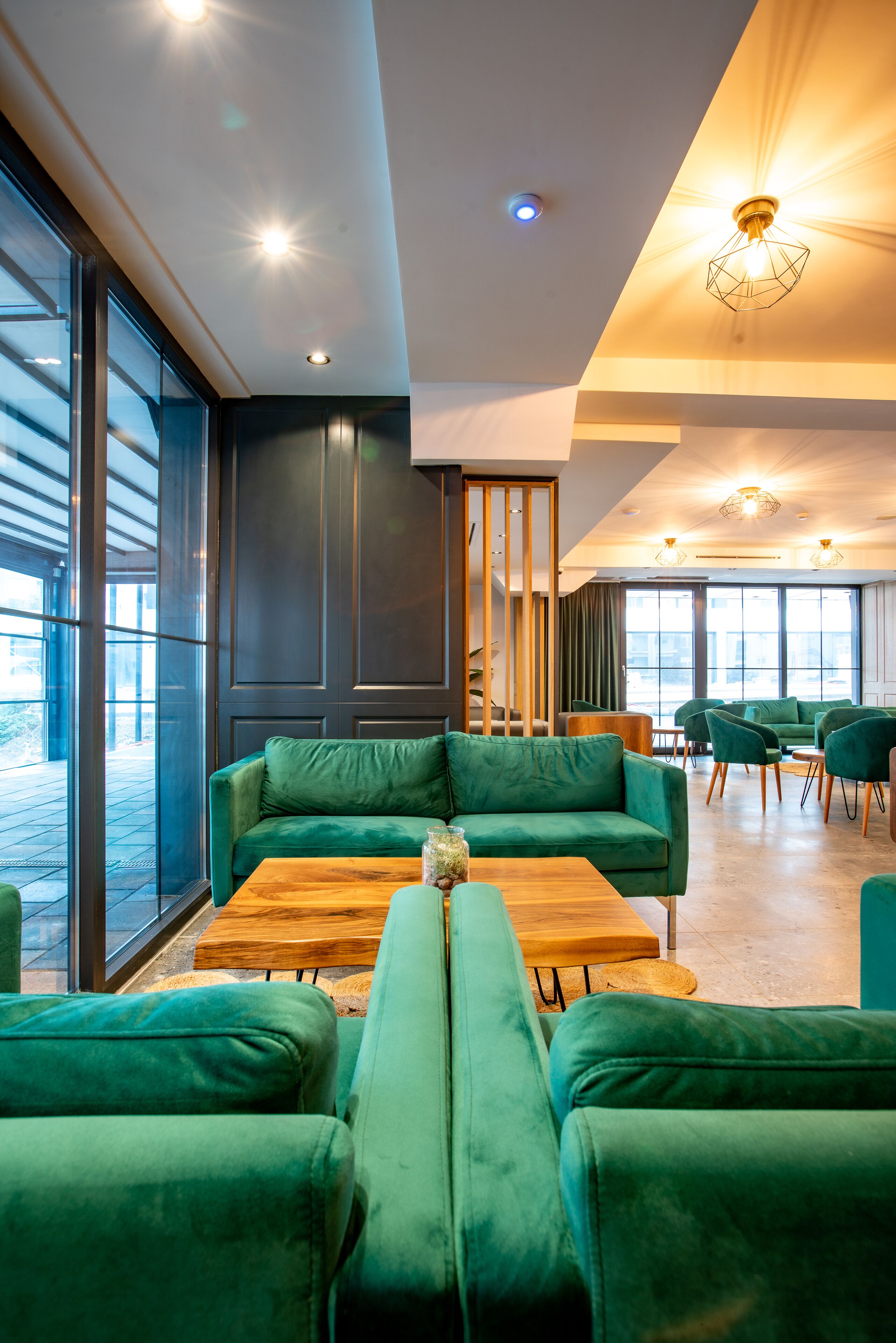 Ador Hotel
