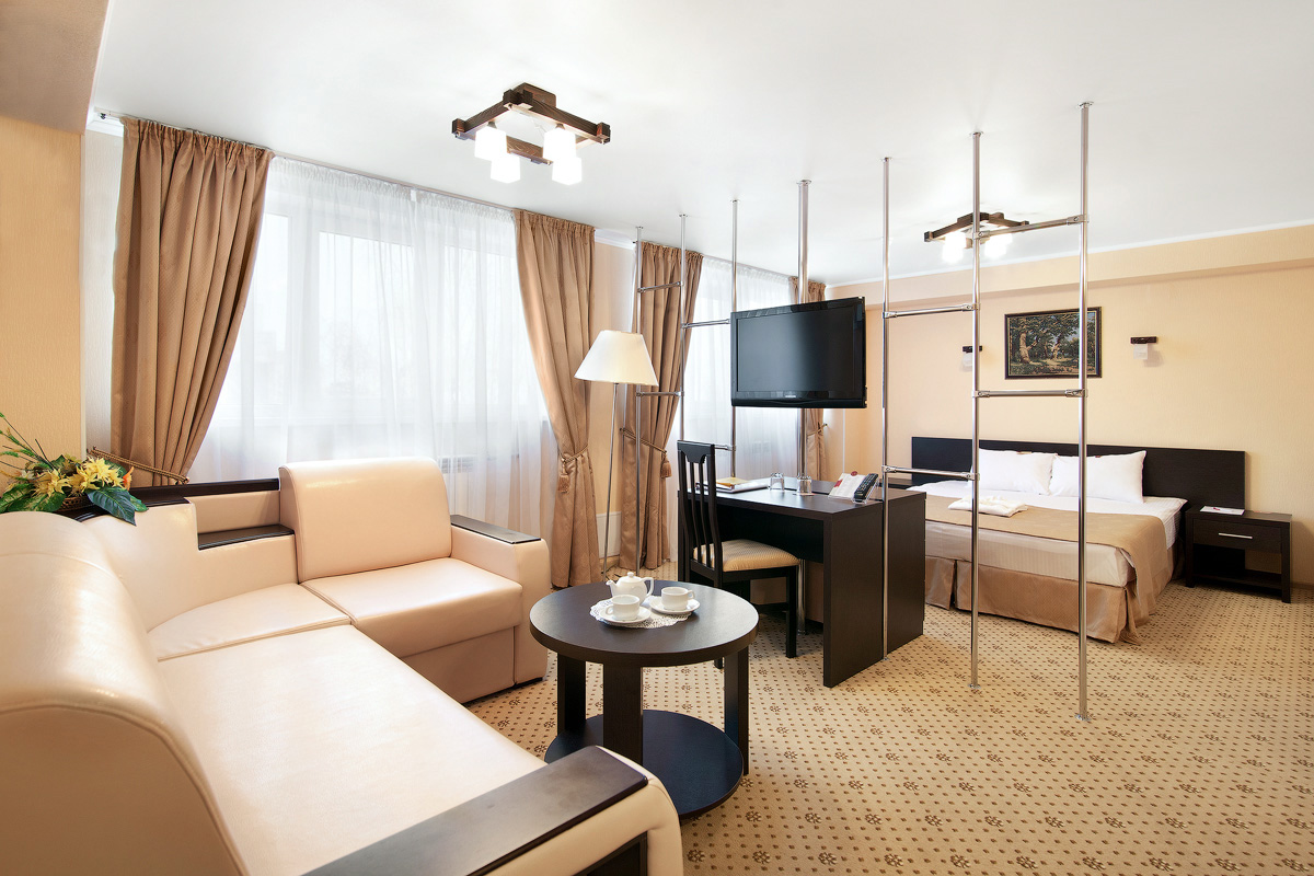 AMAKS Congress Hotel