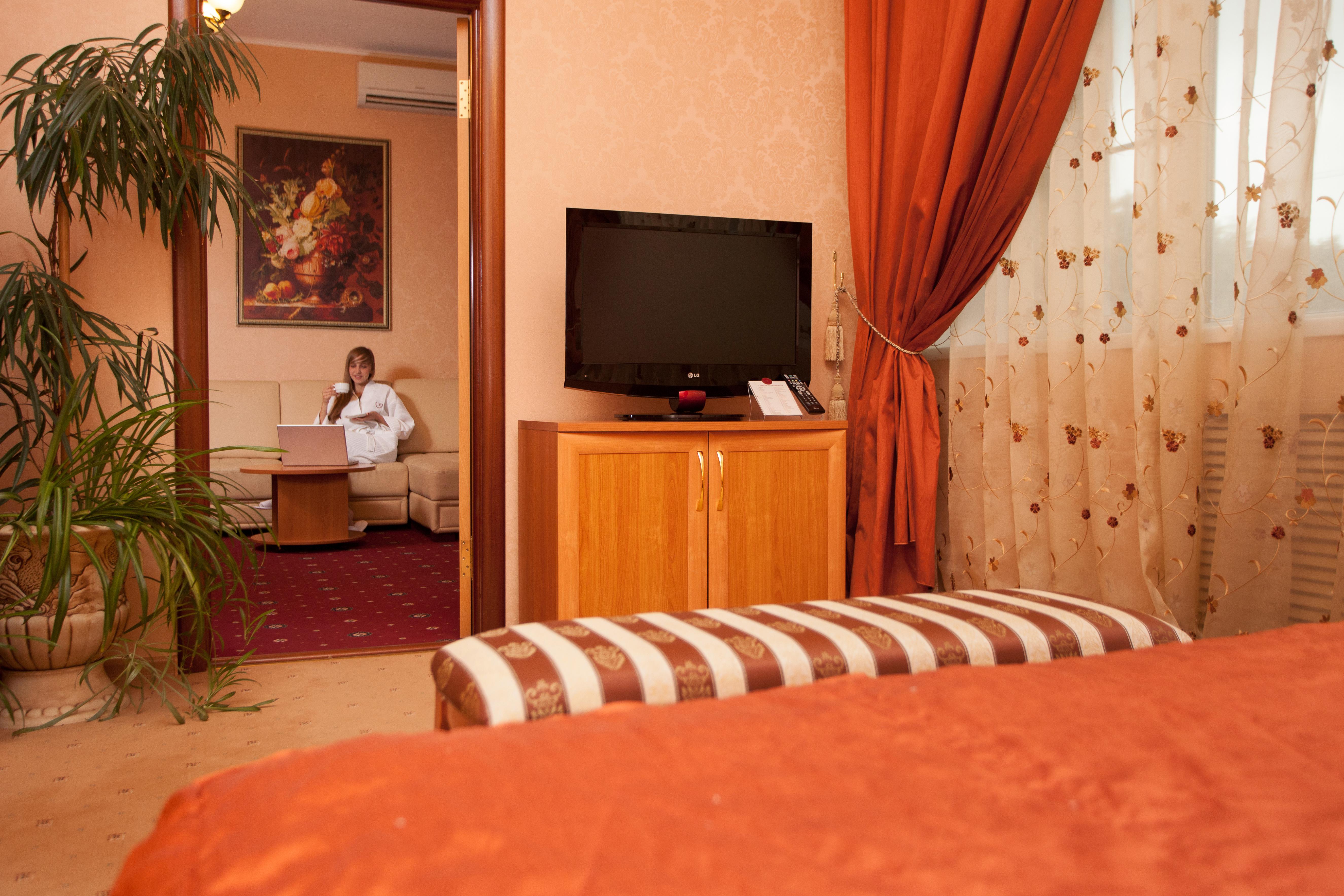 AMAKS Congress Hotel