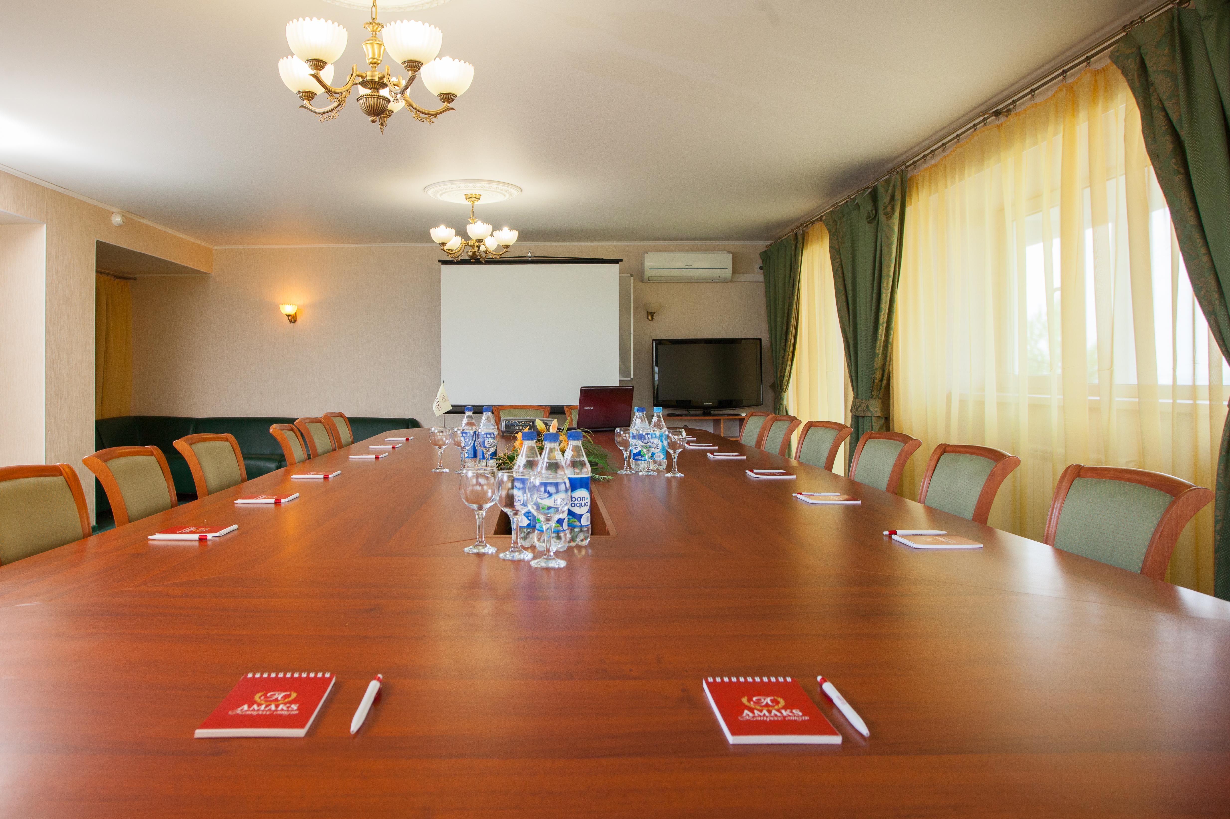 AMAKS Congress Hotel
