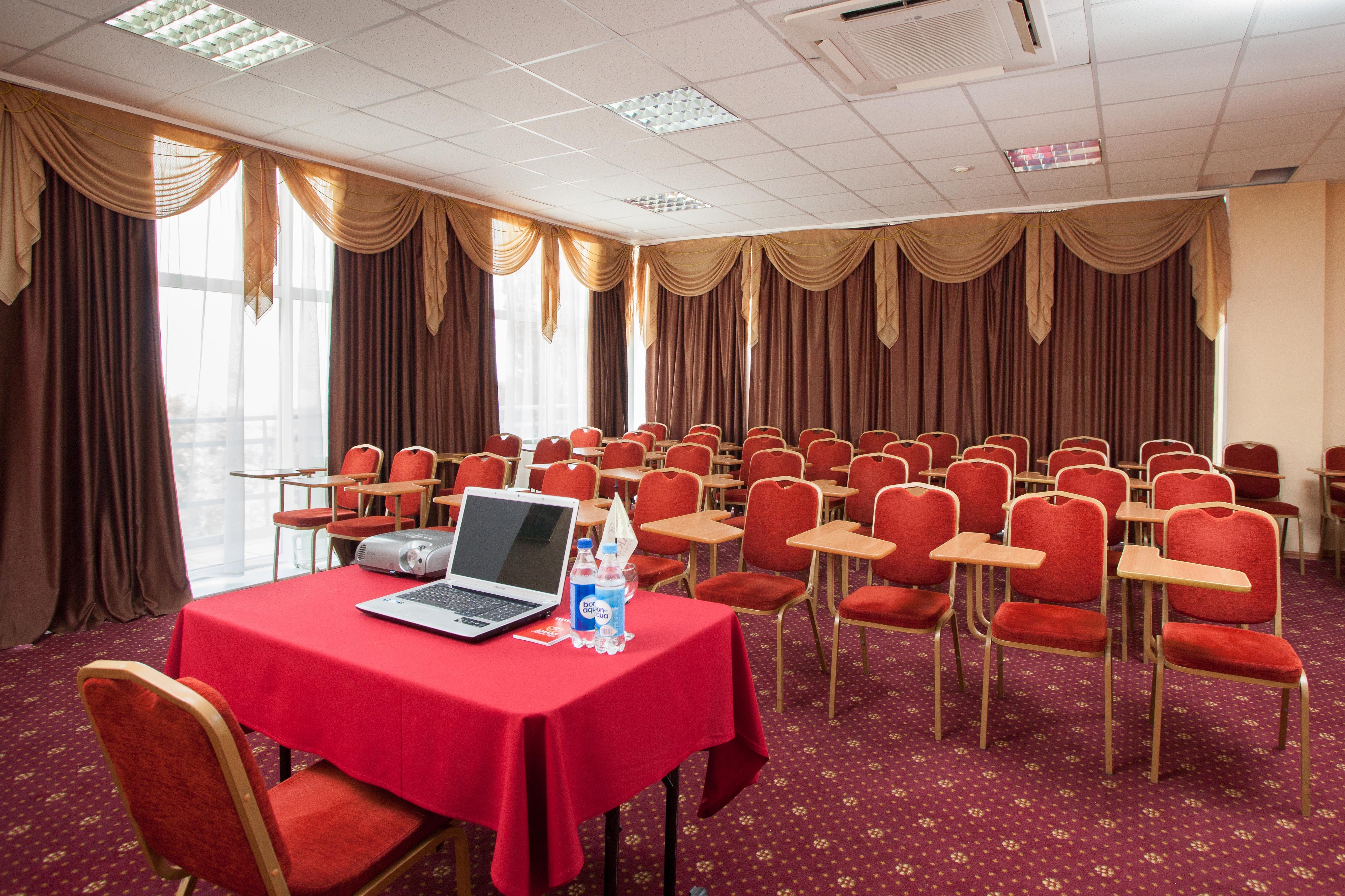 AMAKS Congress Hotel
