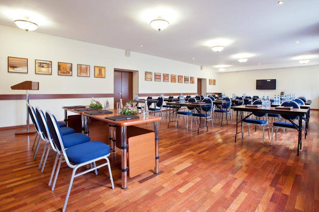 40th Meridian Yacht Club