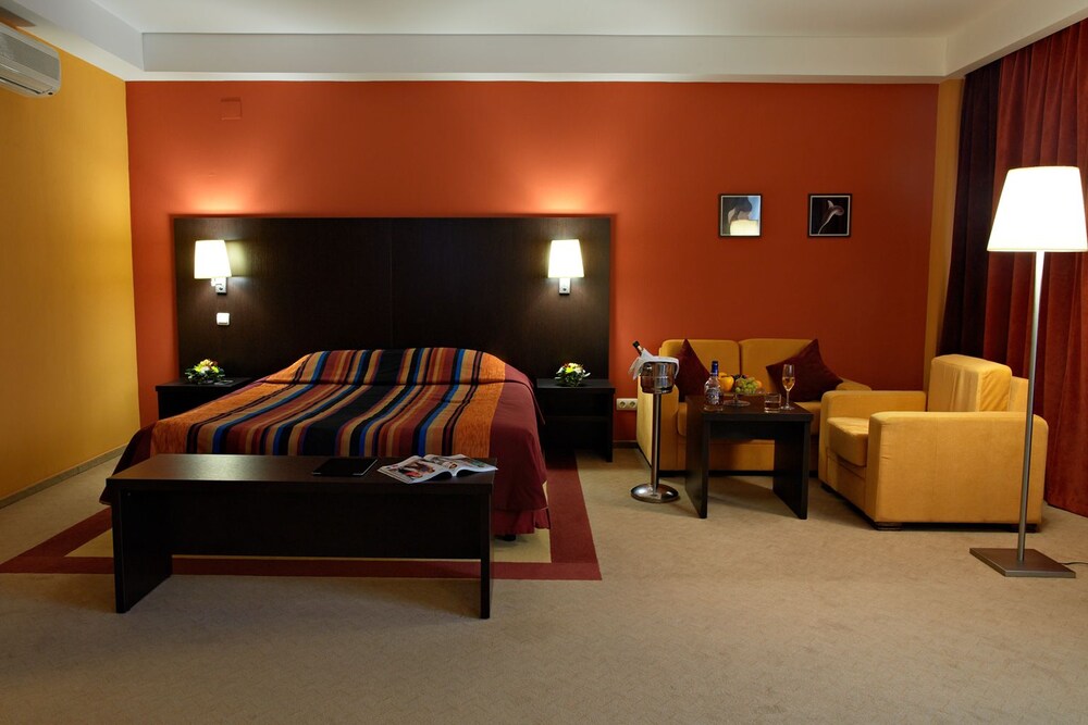 Avrora hotel