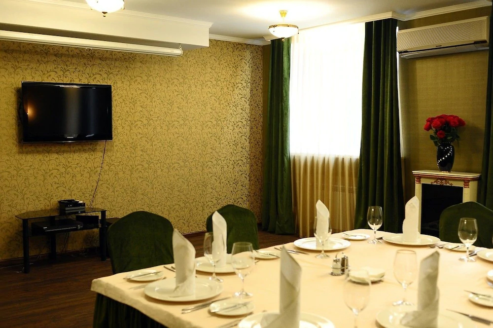 Avrora hotel