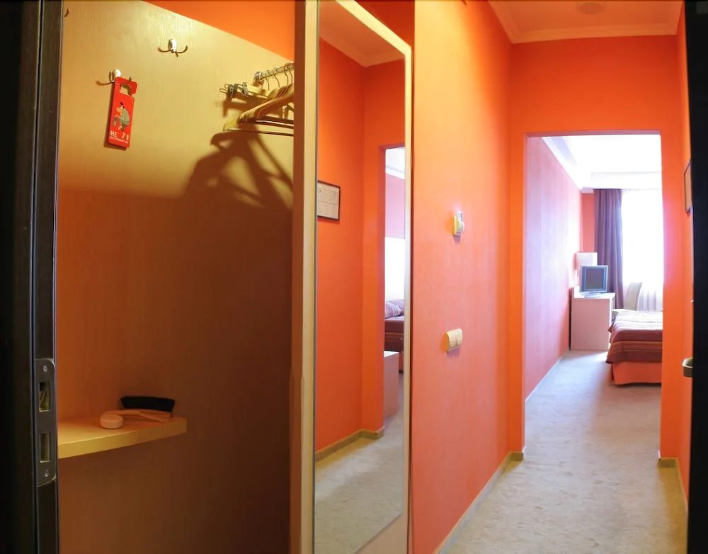 Avrora hotel