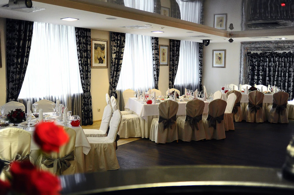 Avrora hotel