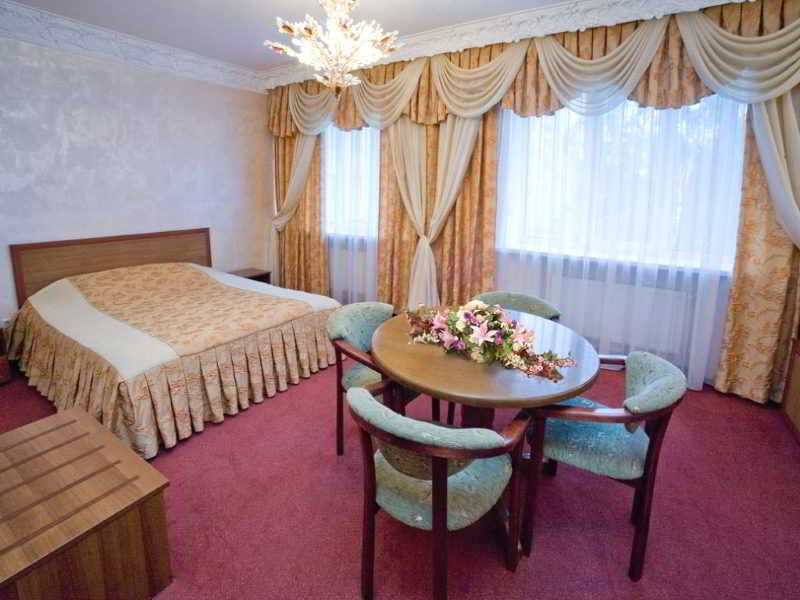 Oktyabrskaya Hotel