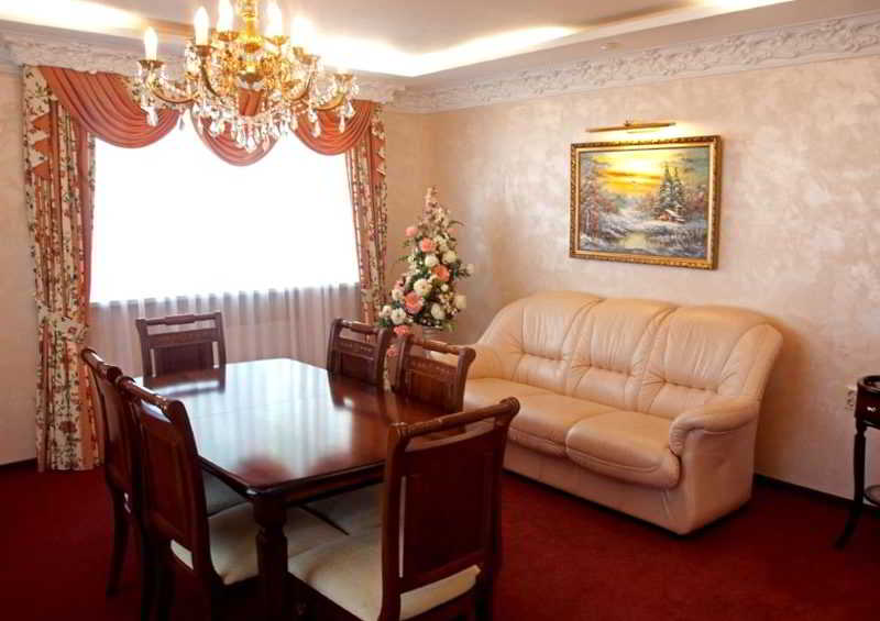 Oktyabrskaya Hotel