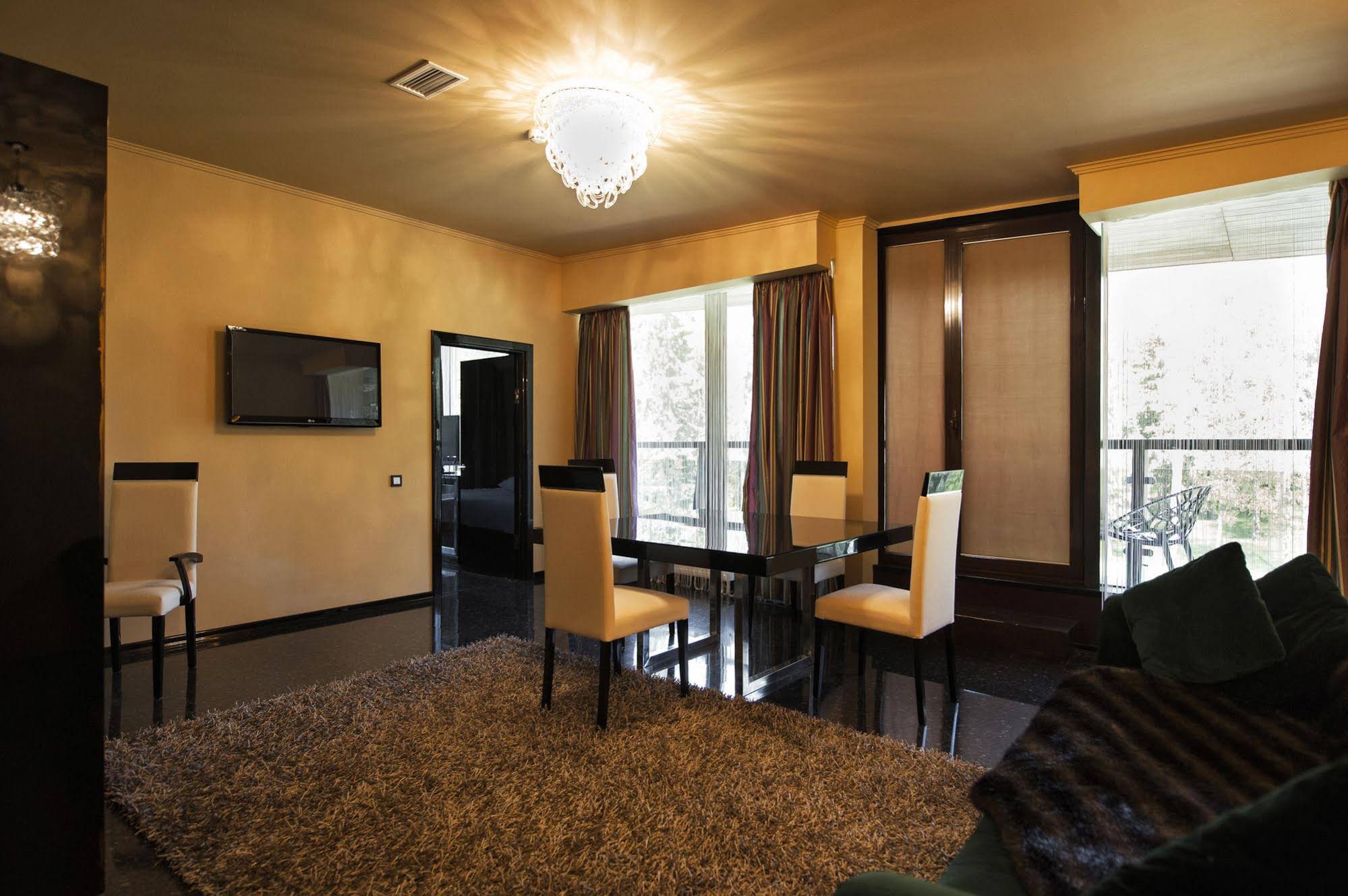 Mona Boutique Hotel
