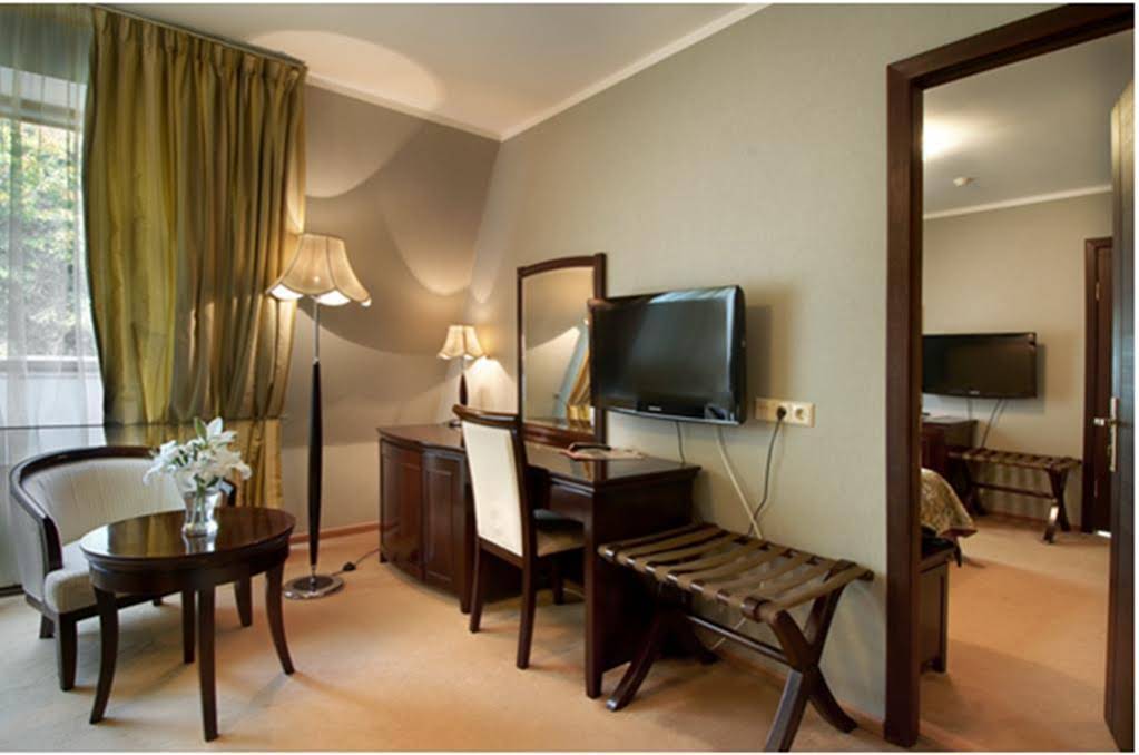 Greenway Park Hotel