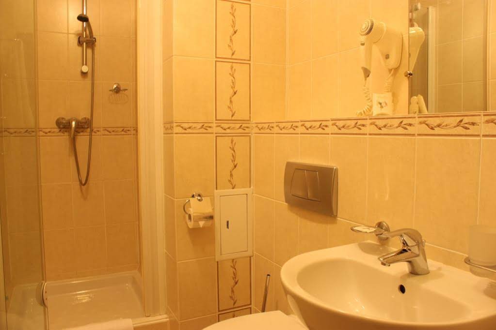 Greenway Park Hotel
