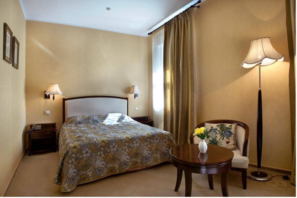 Greenway Park Hotel