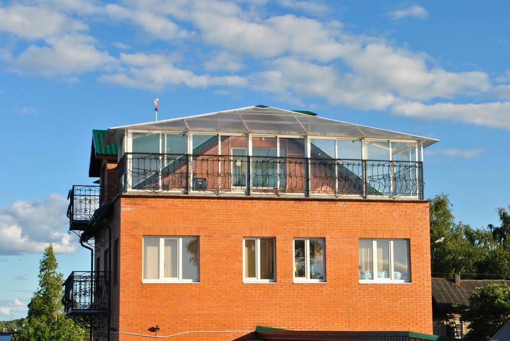 Lubov Hotel