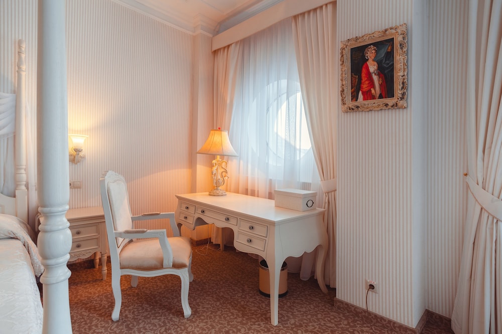 Hotel Imperial Village