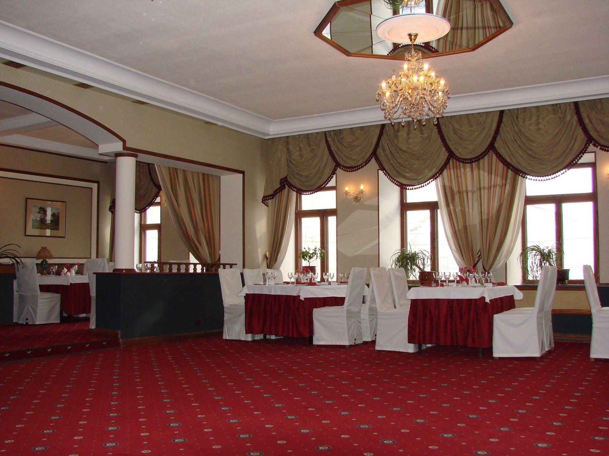 U Zolotykh Vorot Hotel